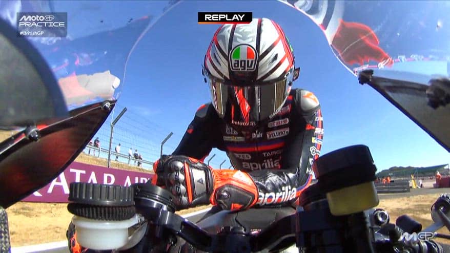 Aprilia, Bezzecchi rientra sofferente ai box a Silverstone