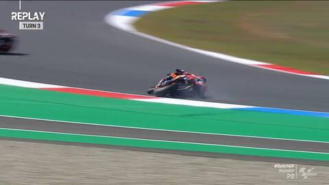 Marquez, caduta nelle prove libere di Assen: 'La costola mi fa male ...