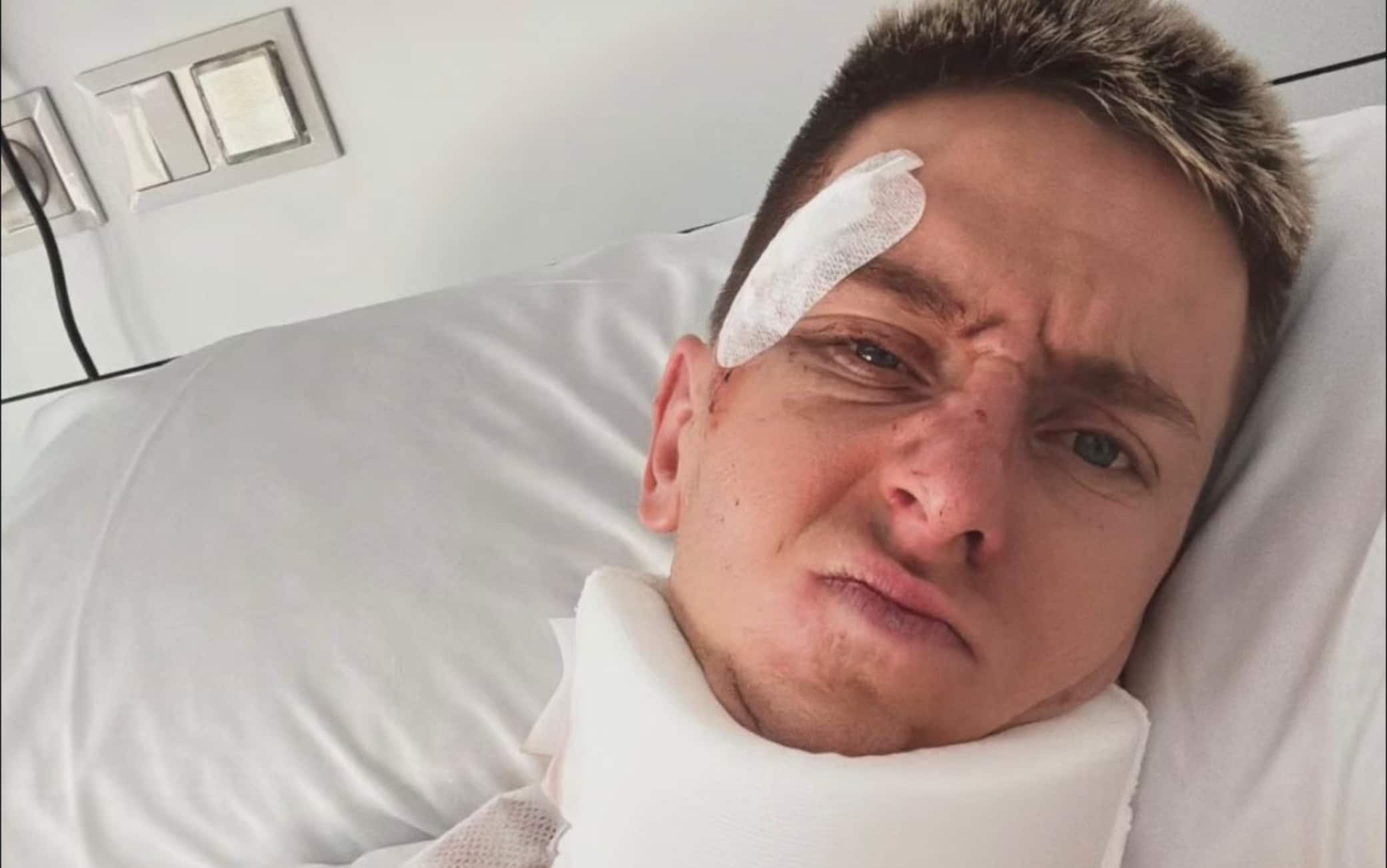 Pogacar, la foto dall'ospedale dopo la caduta: "Stayin' Alive"...