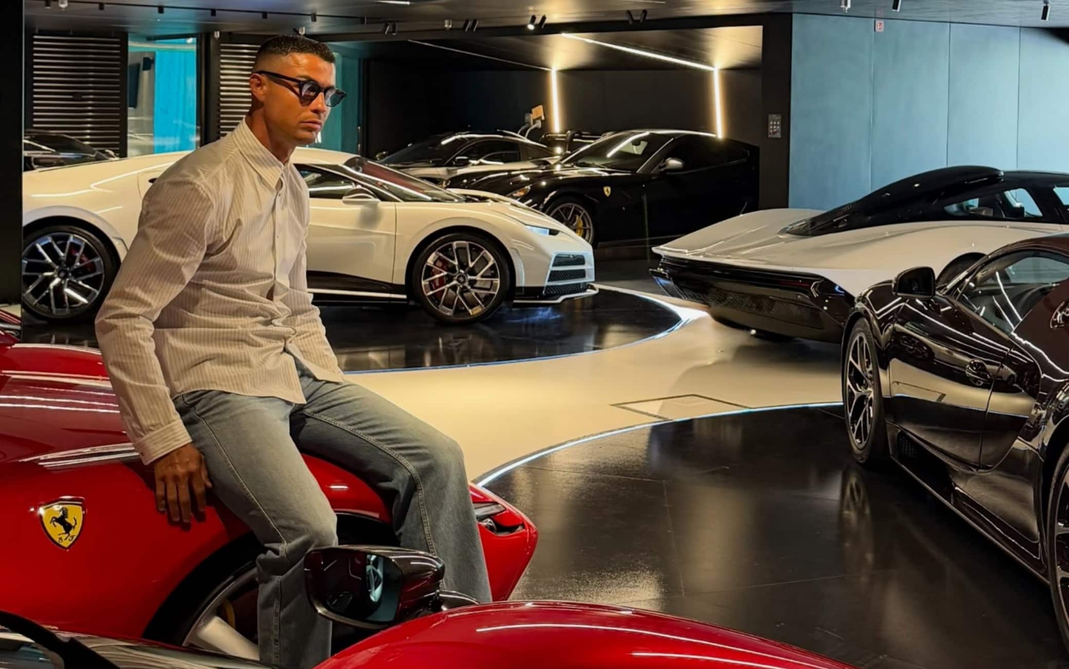 Cristiano Ronaldo mostra la sua collezione di auto da sogno: le supercar nel garage