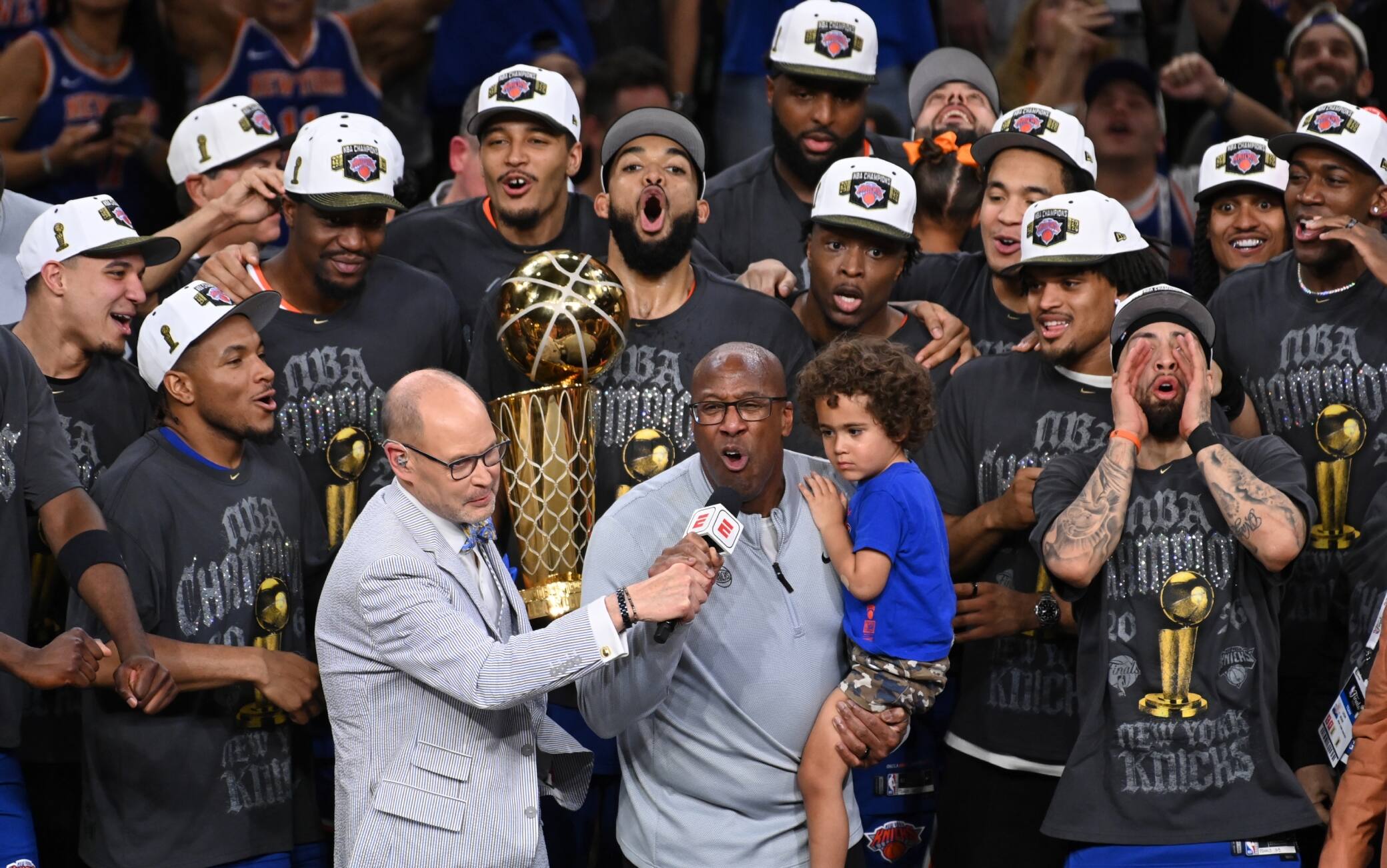 NBA Finals, coach Brown festeggia il titolo…cantando ‘Who Let The Dogs Out’