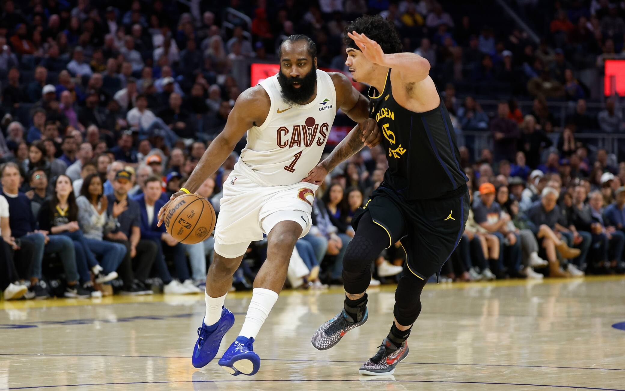 NBA, il canestro di Harden stende Golden State e manda Cleveland ai playoff 
