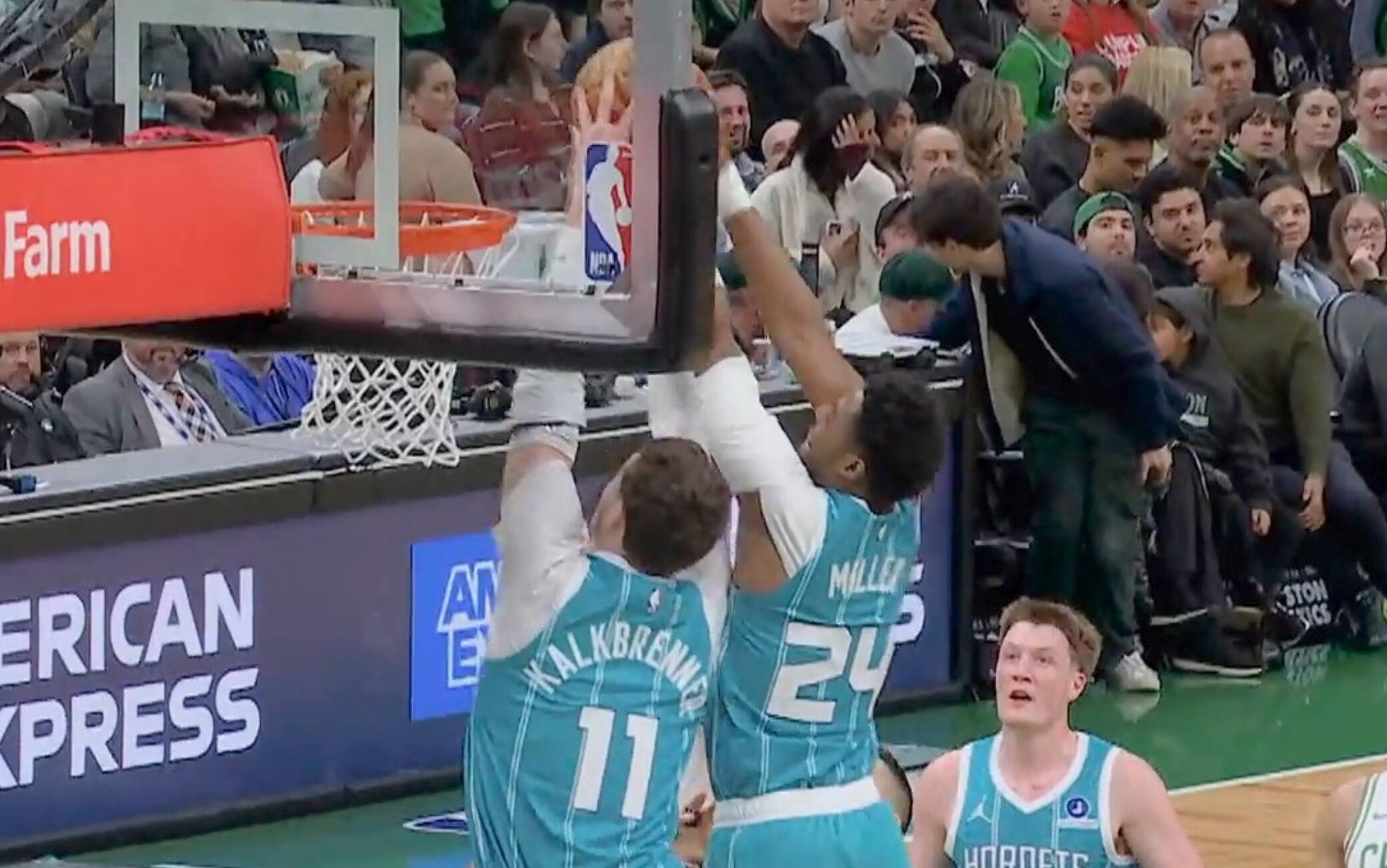 NBA, Miller e Kalkbrenner: schiacciata combinata come in Holly e Benji. VIDEO