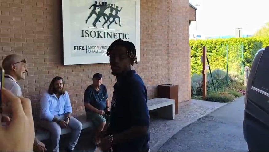 Bologna, l'arrivo di Mbangula nel centro sportivo