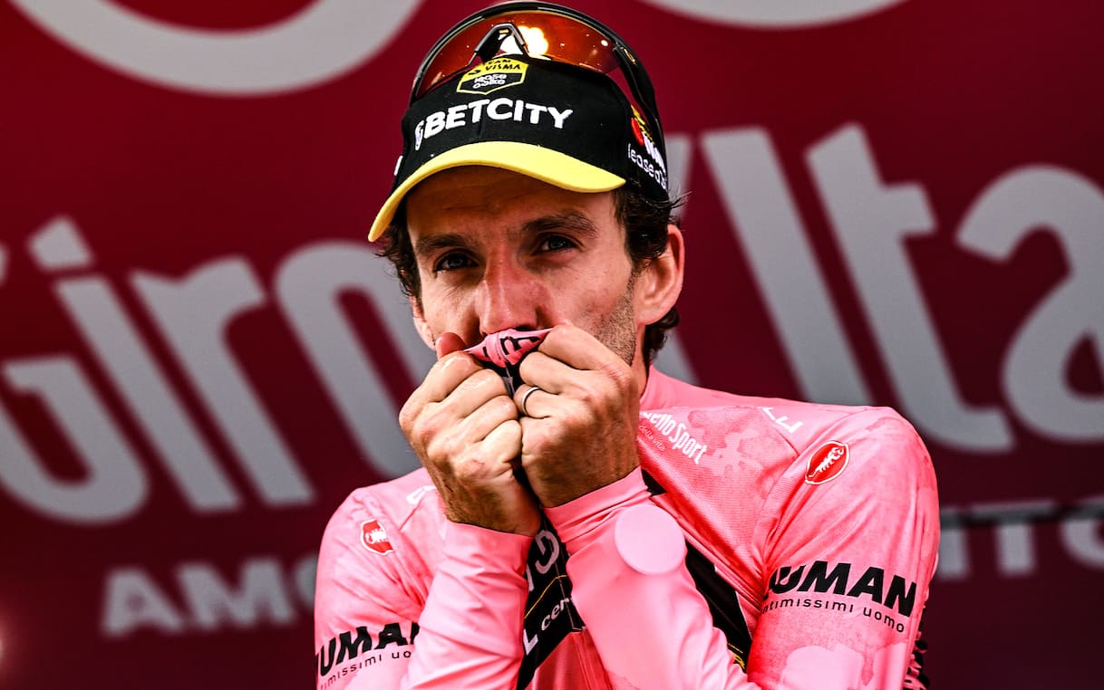 https://sport.sky.it/assets/images/dc690038a61862f8ba37a9c7e858b4caee415fa0/skysport/it/ciclismo/2026/01/08/simon-yates-ritiro/simon_yates_orizzontale.jpg?im=Resize,width=1218