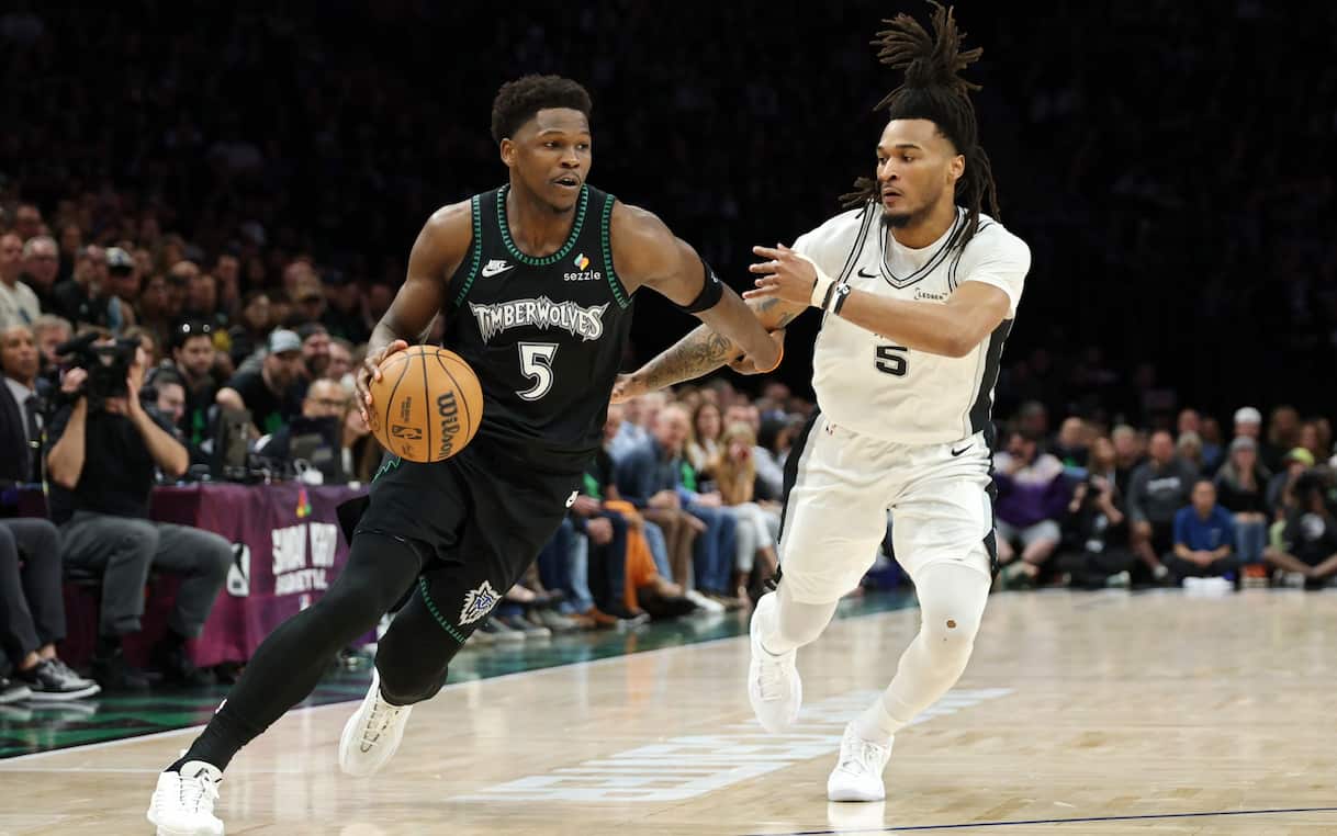 https://sport.sky.it/assets/images/dc6b92aeb714fcb97ccd52fe0d821ec8dc79890f/skysport/it/nba/2026/05/10/nba-risultati-playoff-gara-4-philadelphia-new-york-minnesota-san-antonio/Anthony_Edwards_Getty_Minnesota_Timberwolves_2.jpg?im=Resize,width=1218