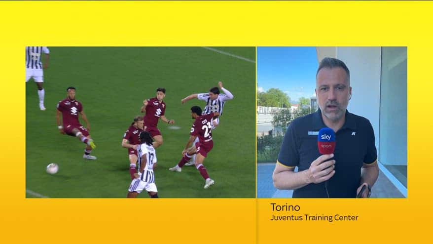 Vlahovic lascia la Continassa dopo l'incontro per il rinnovo