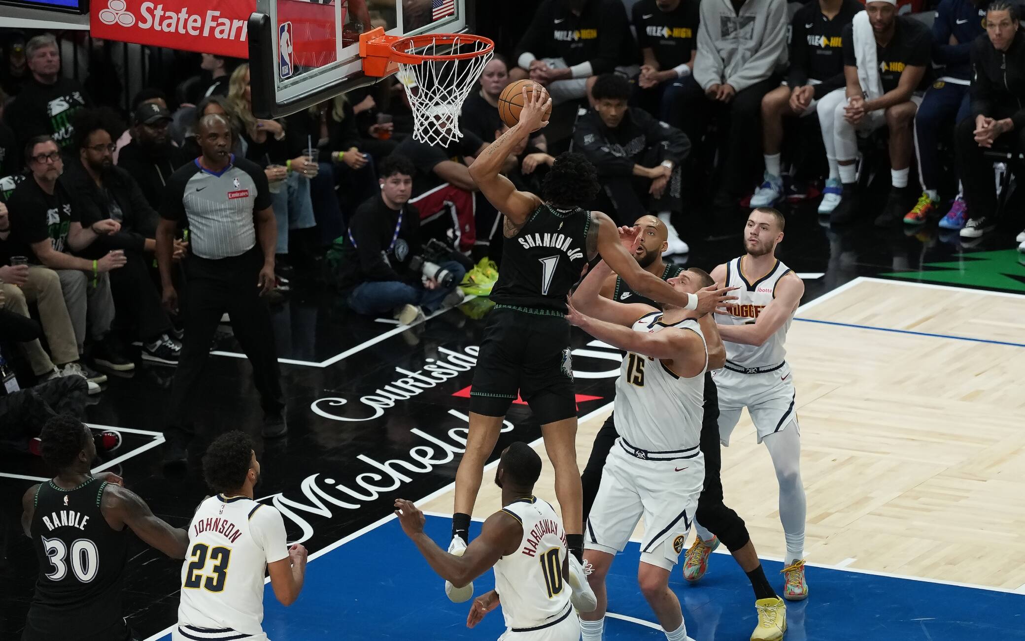 NBA, Terrence Shannon Jr. vola sopra tutta Denver: la schiacciata lancia i Timberwolves 