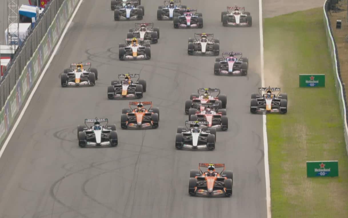 https://sport.sky.it/assets/images/ddc5a82b6b563c1a61471a3143dd21294fd6f147/skysport/it/motori/formula-1/video/2026/08/23/f1-gp-olanda-partenza-primo-giro-video-1119366/partenza_f1_gp_olanda.jpg?im=Resize,width=1218