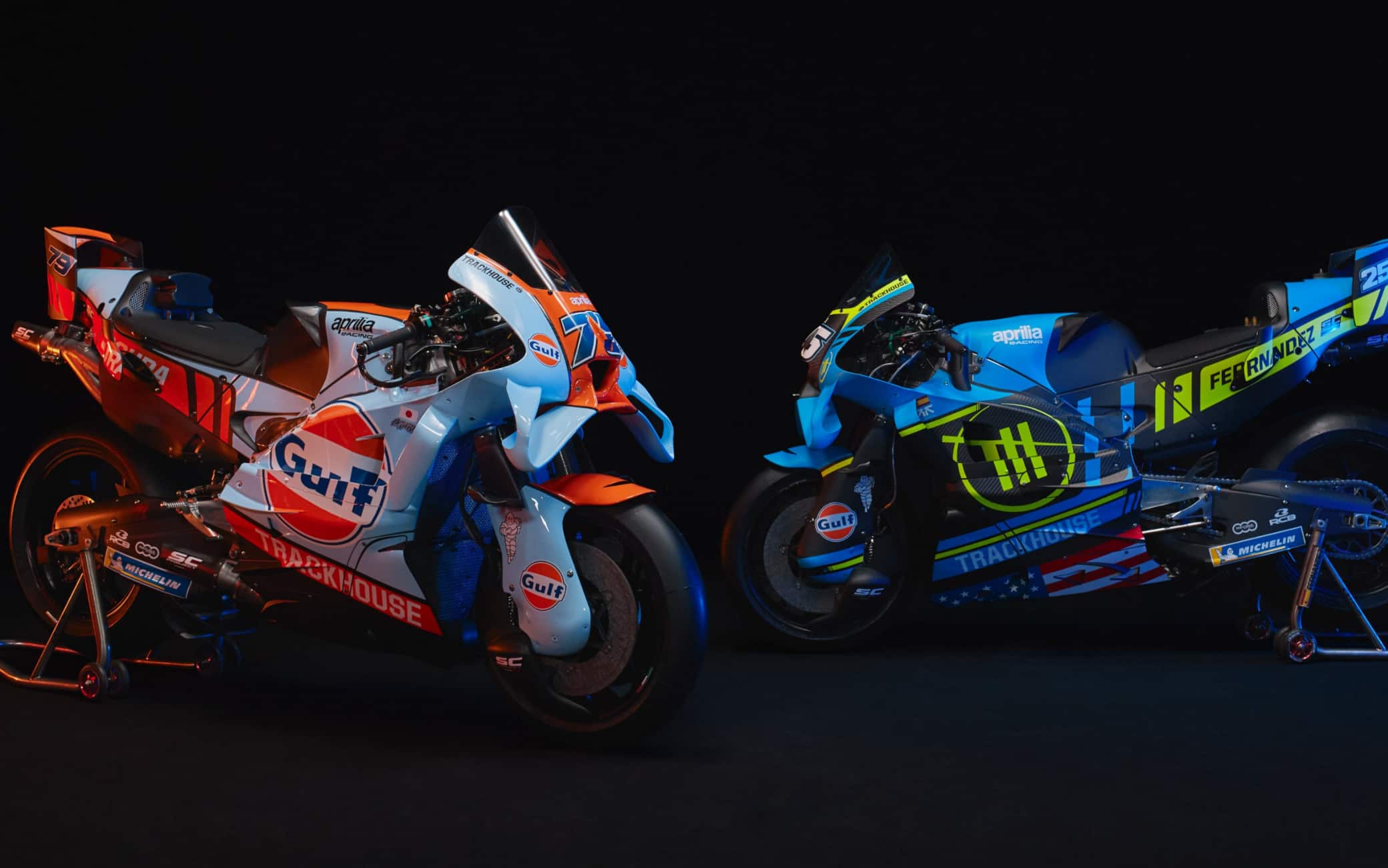 MotoGP, Aprilia Trackhouse ha presentato le nuove moto: due livree anche nel 2026. VIDEO
