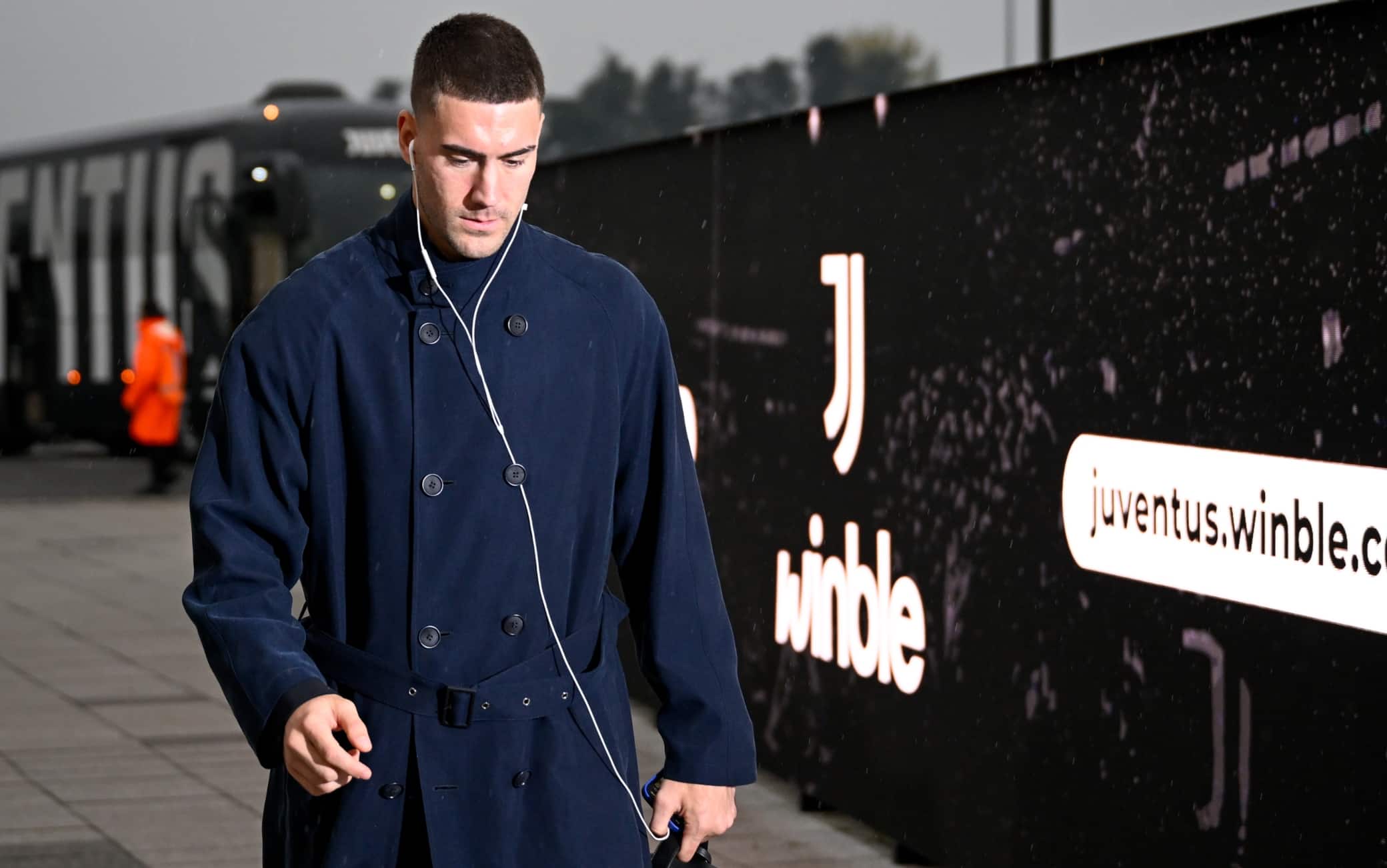 دوشان فلاهوفيتش يخضع لعملية جراحية في لندن بعد إصابته في مباراة كالياري