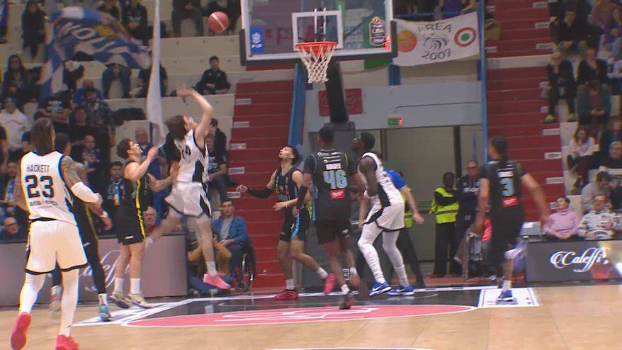 Basket, i primi canestri in Serie A di Francesco Ferrari