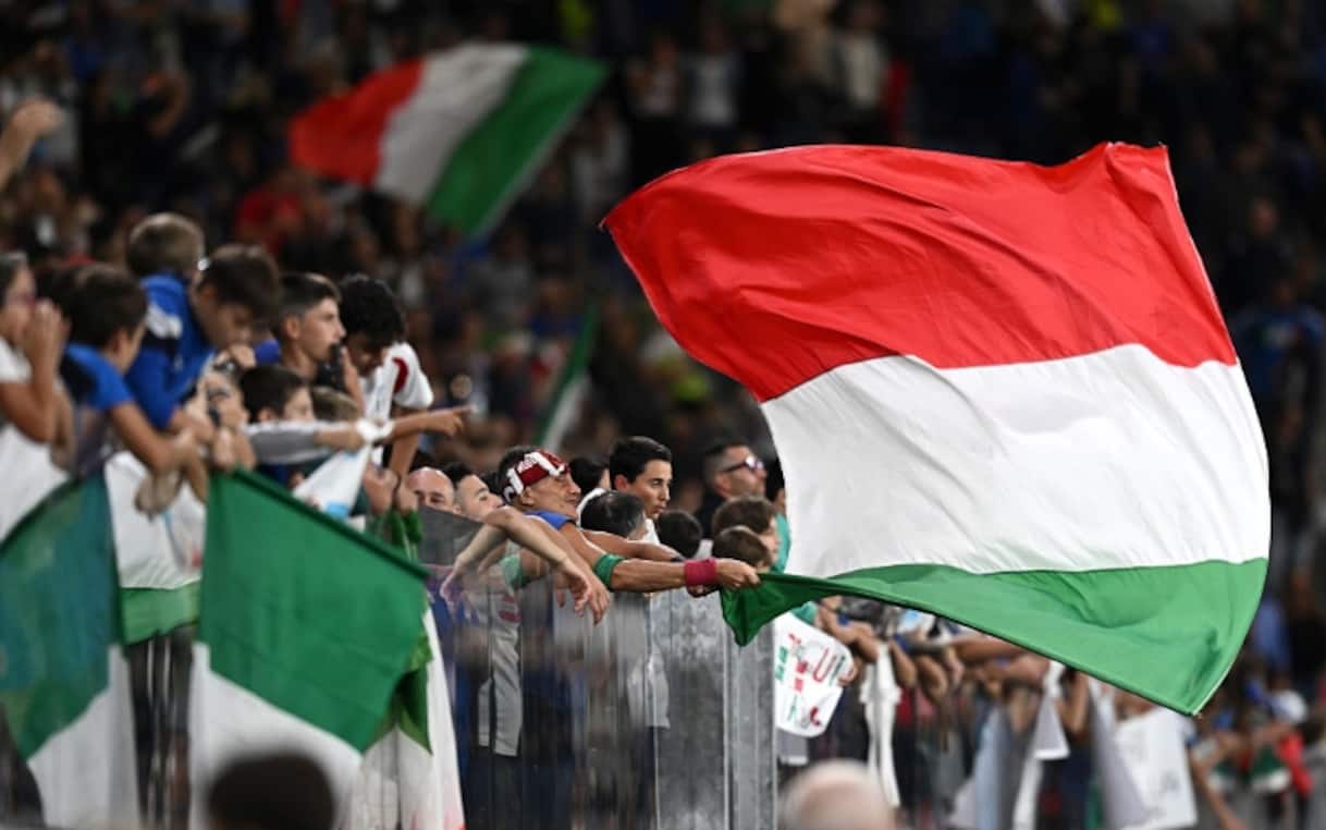 https://sport.sky.it/assets/images/e03884551e31b3e51518498e26b8fe090e3355ea/skysport/it/calcio/mondiali/2026/01/15/italia-irlanda-del-nord-biglietti-playoff-mondiali-2026/tifosi_italia_stadio_bergamo.jpg?im=Resize,width=1218