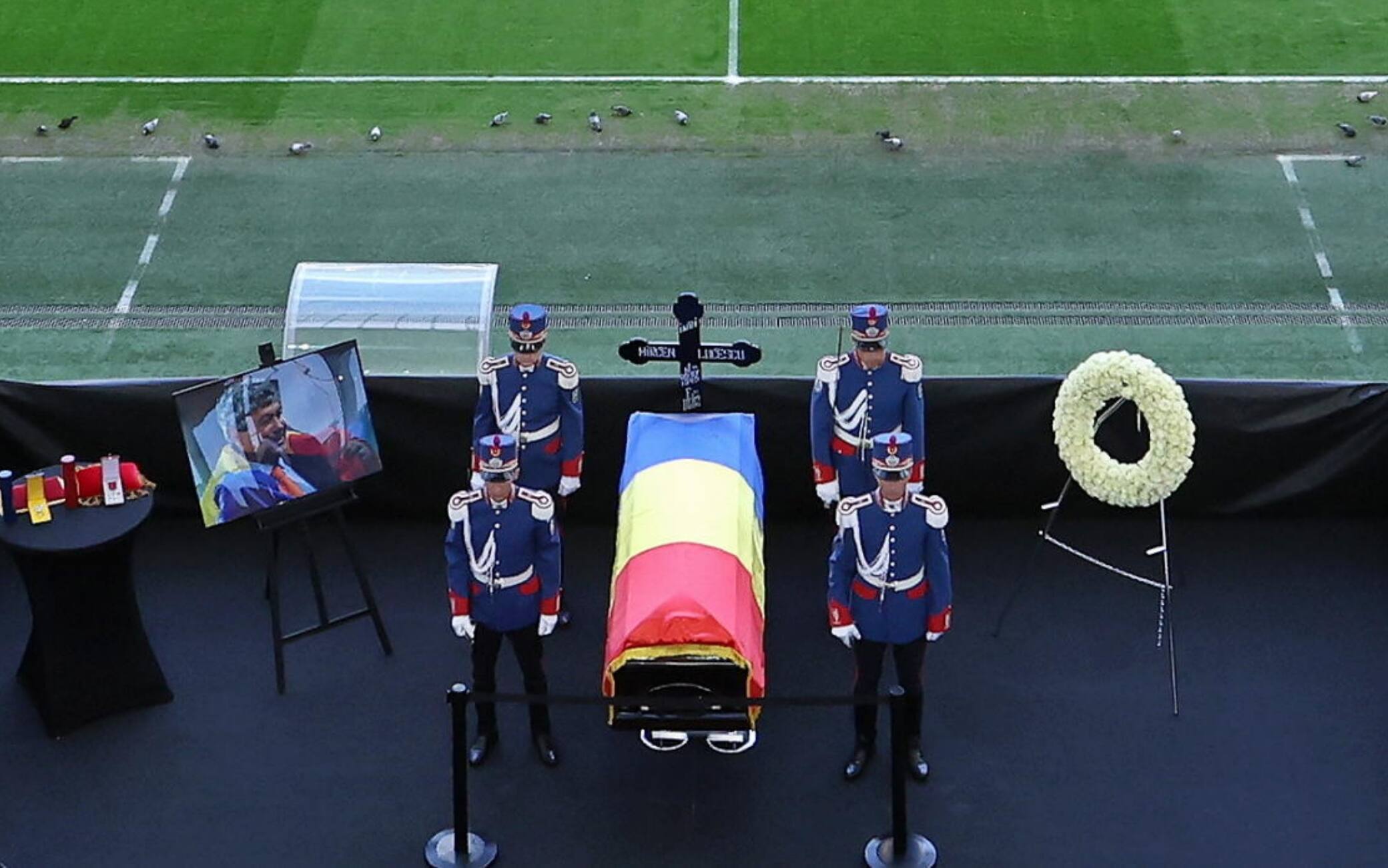 Mircea Lucescu, camera ardente nello stadio di Bucarest: domani i funerali. FOTO