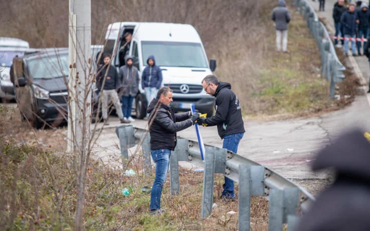 Le indagini della polizia (Ansa)