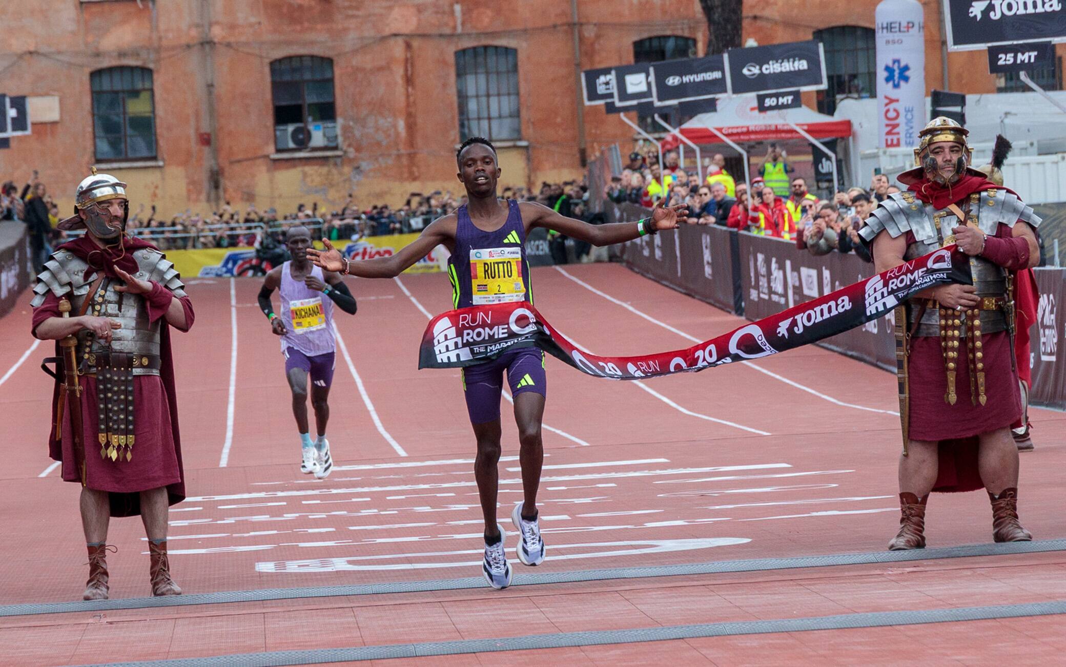 Maratona di Roma 2026: trionfo keniano per Rutto e Kibiwot