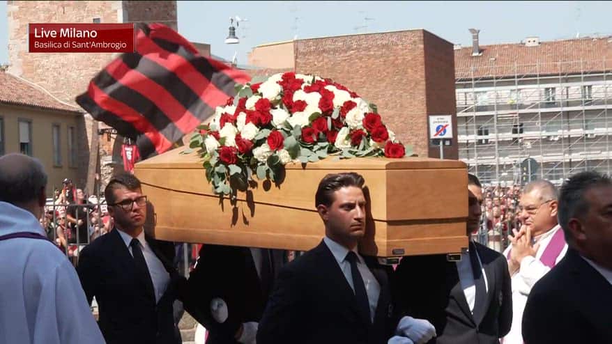 Funerale Franco Baresi, il feretro è arrivato alla basilica