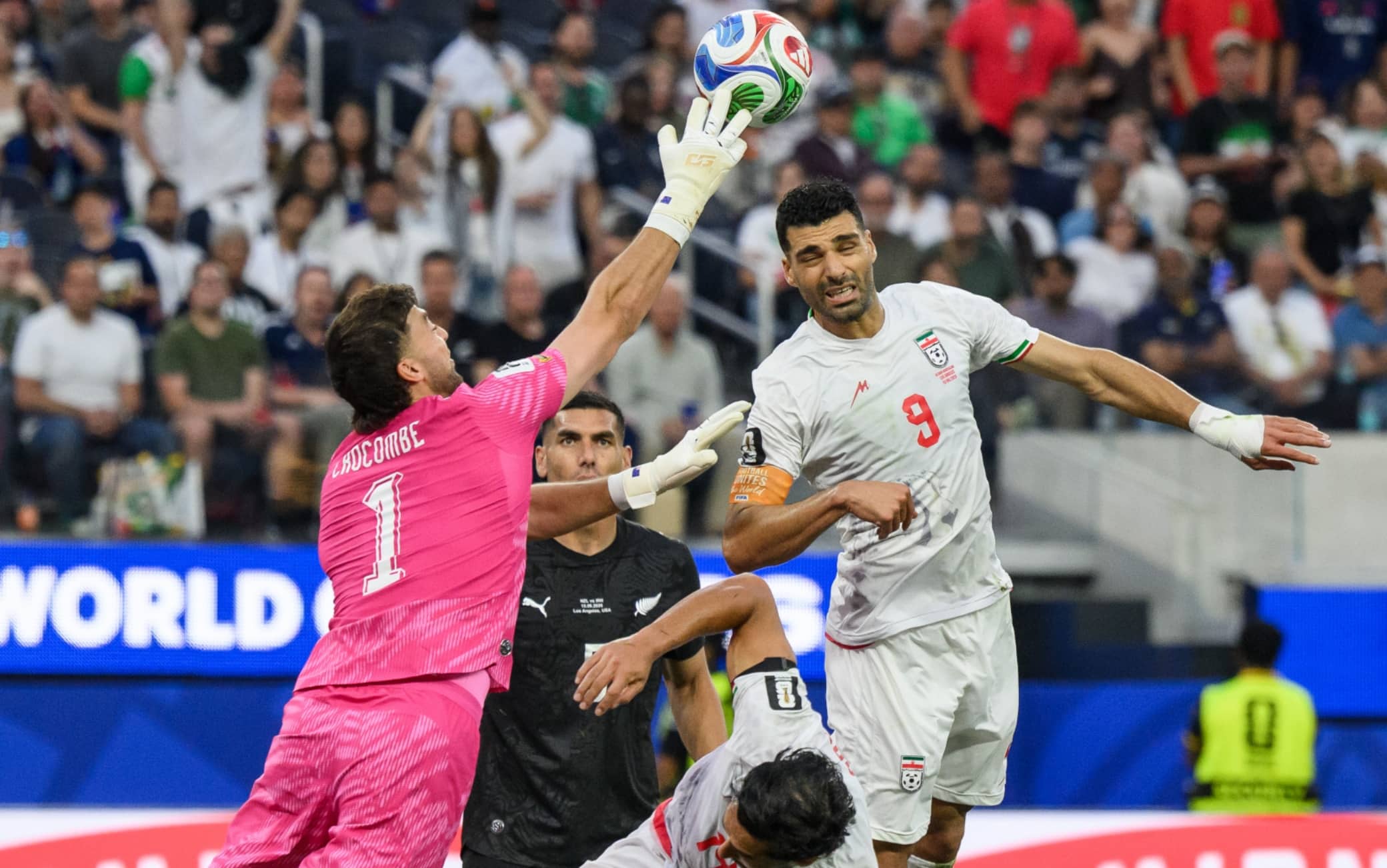 Iran-Nuova Zelanda 2-2: i gol di Rezaeian e Mohebi pareggiano la doppietta di Just