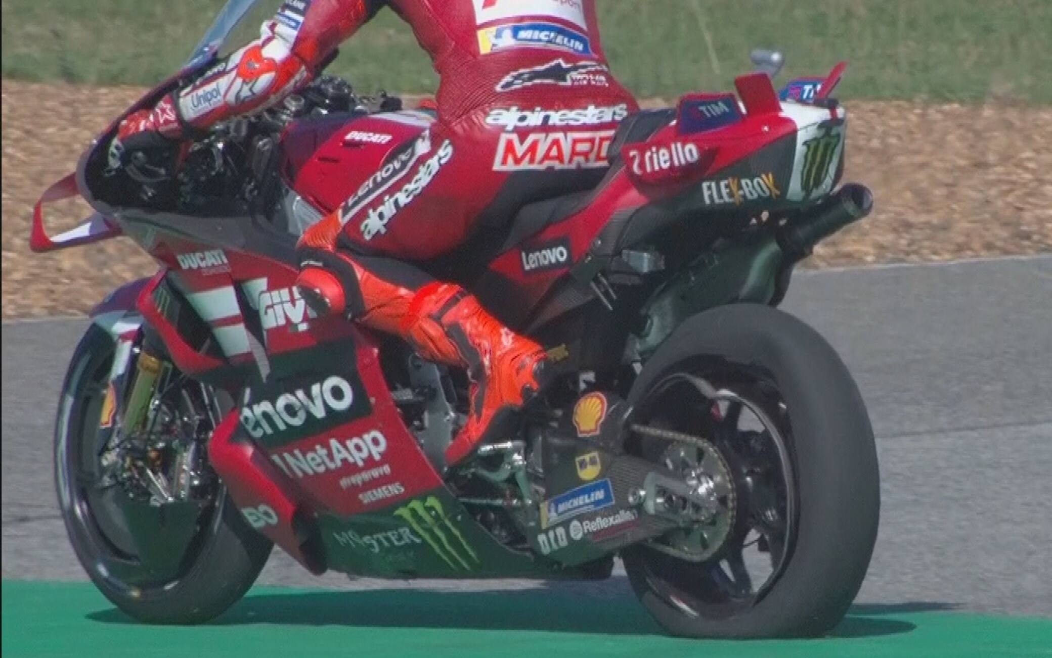 Marc Marquez, oggi foratura e ritiro nella gara del GP Thailandia a Buriram. FOTO-VIDEO