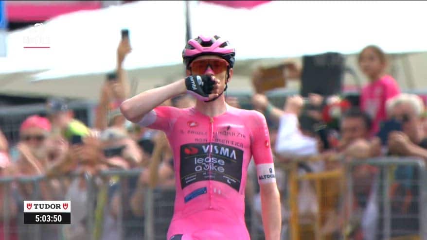 Giro d'Italia, Vingegaard vince la 20^ tappa e resta in rosa