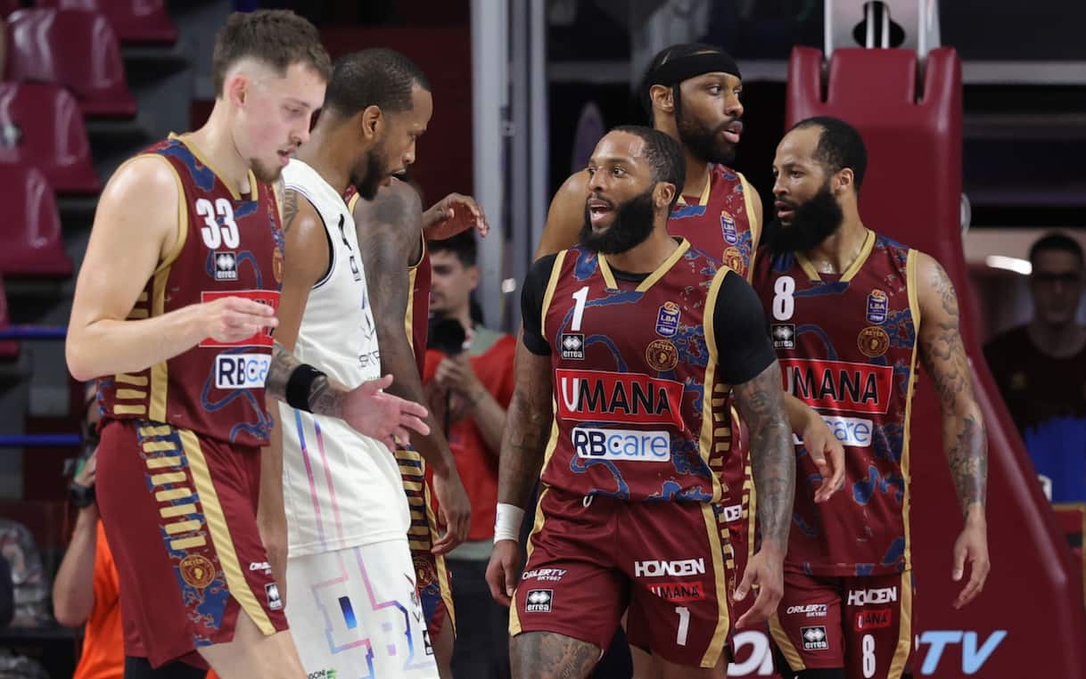 https://sport.sky.it/assets/images/e444feeea6c615c4b0fc8b8ed67cb339e28f19c8/skysport/it/basket/video/2026/05/27/venezia-tortona-gara-5-highlights-playoff-basket-1101047/rj_cole_ciamillo.jpg?im=Resize,width=1218