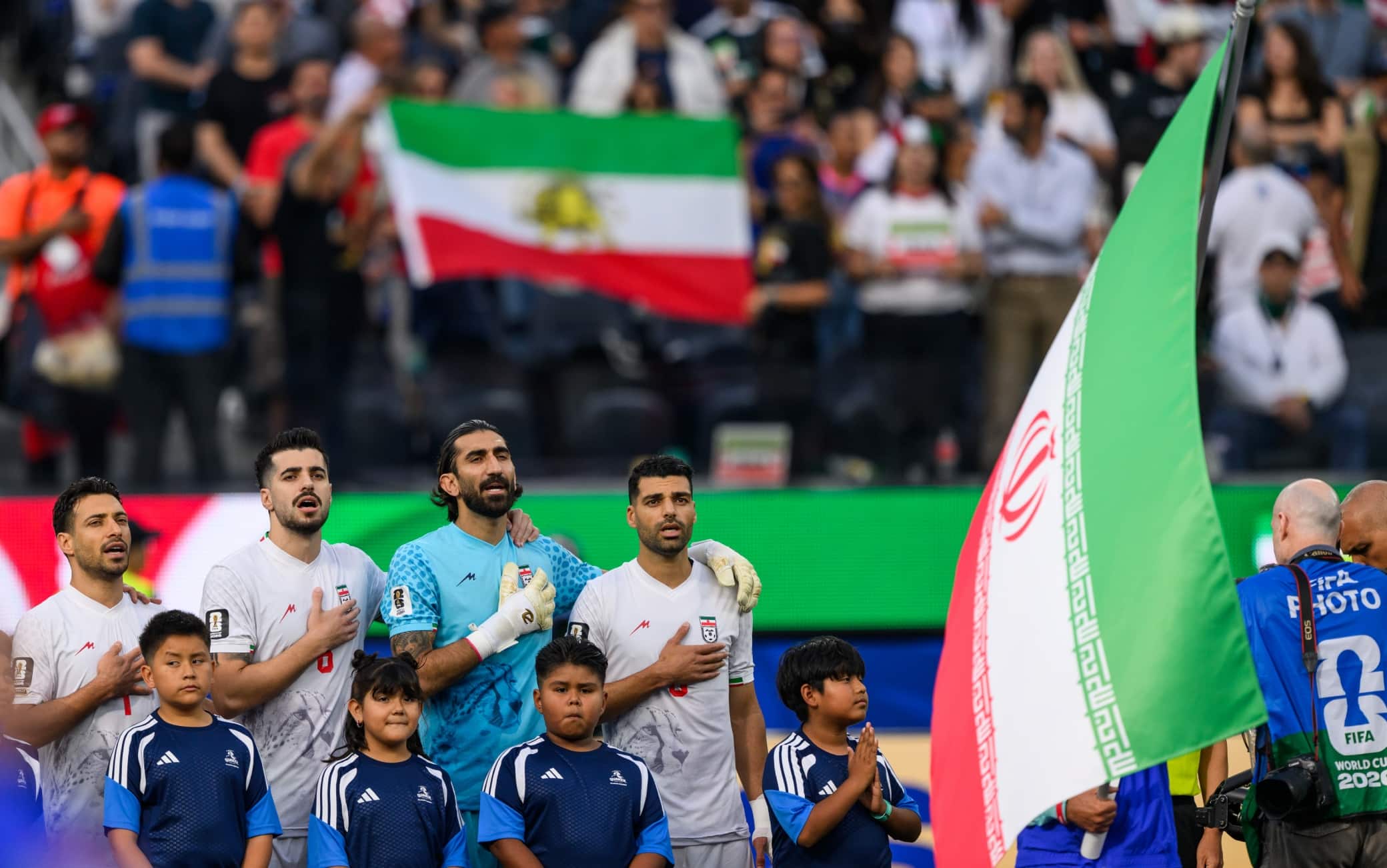 Iran-Nuova Zelanda: fischi all'inno e tante bandiere pre rivoluzione al Sofi Stadium