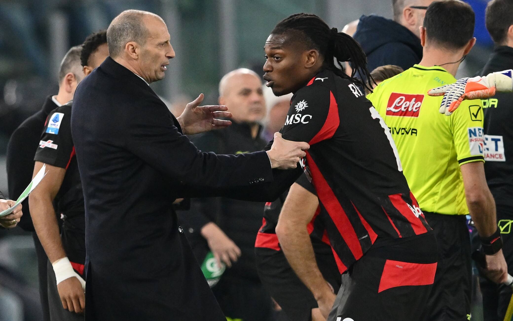 Leao e la sostituzione in Lazio-Milan: giusto cambiarlo? Il dibattito al Club. VIDEO