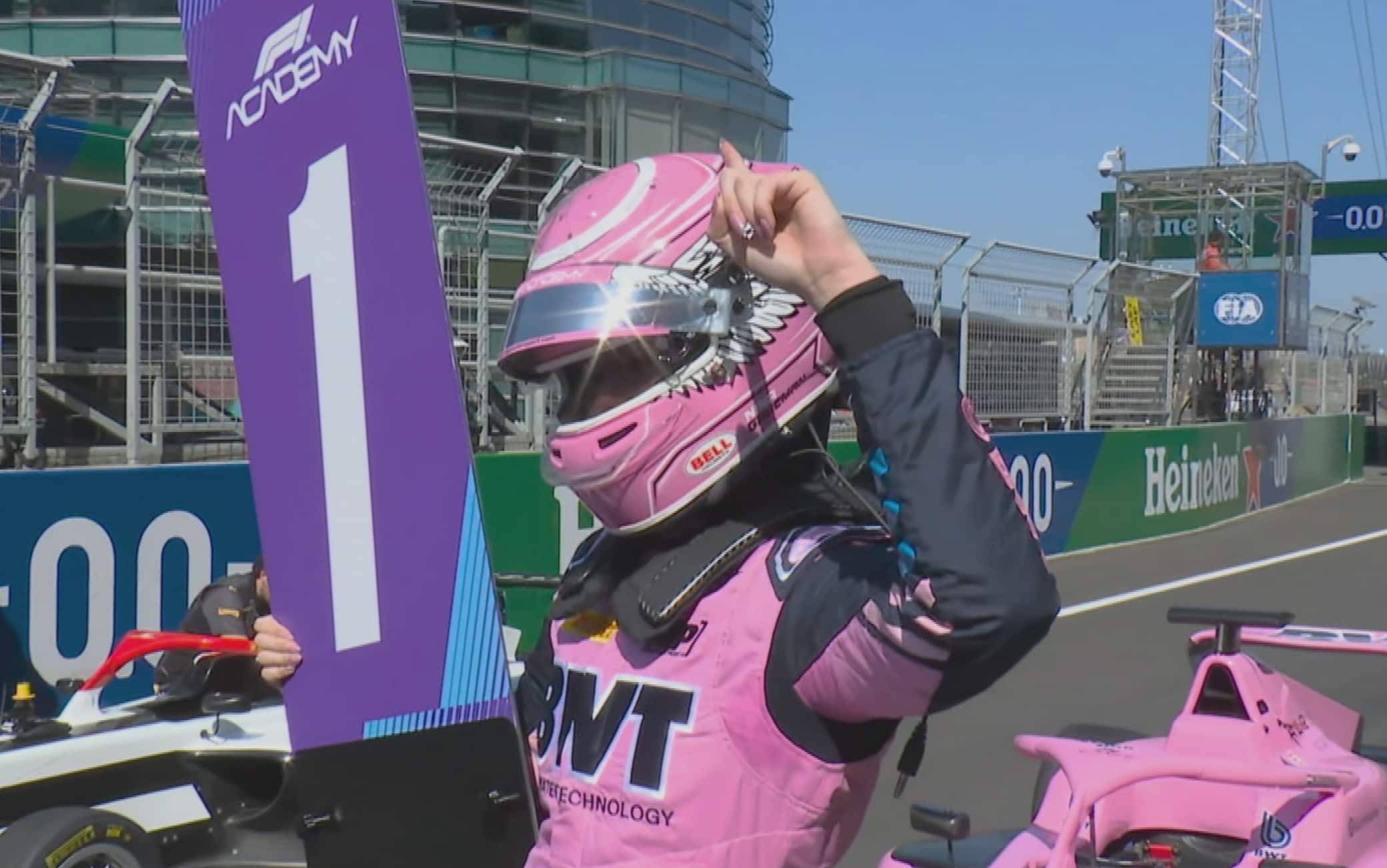 F1 Academy, Nina Gademan vince Gara 1 in Cina. Ferrari, Larsen ultima. VIDEO