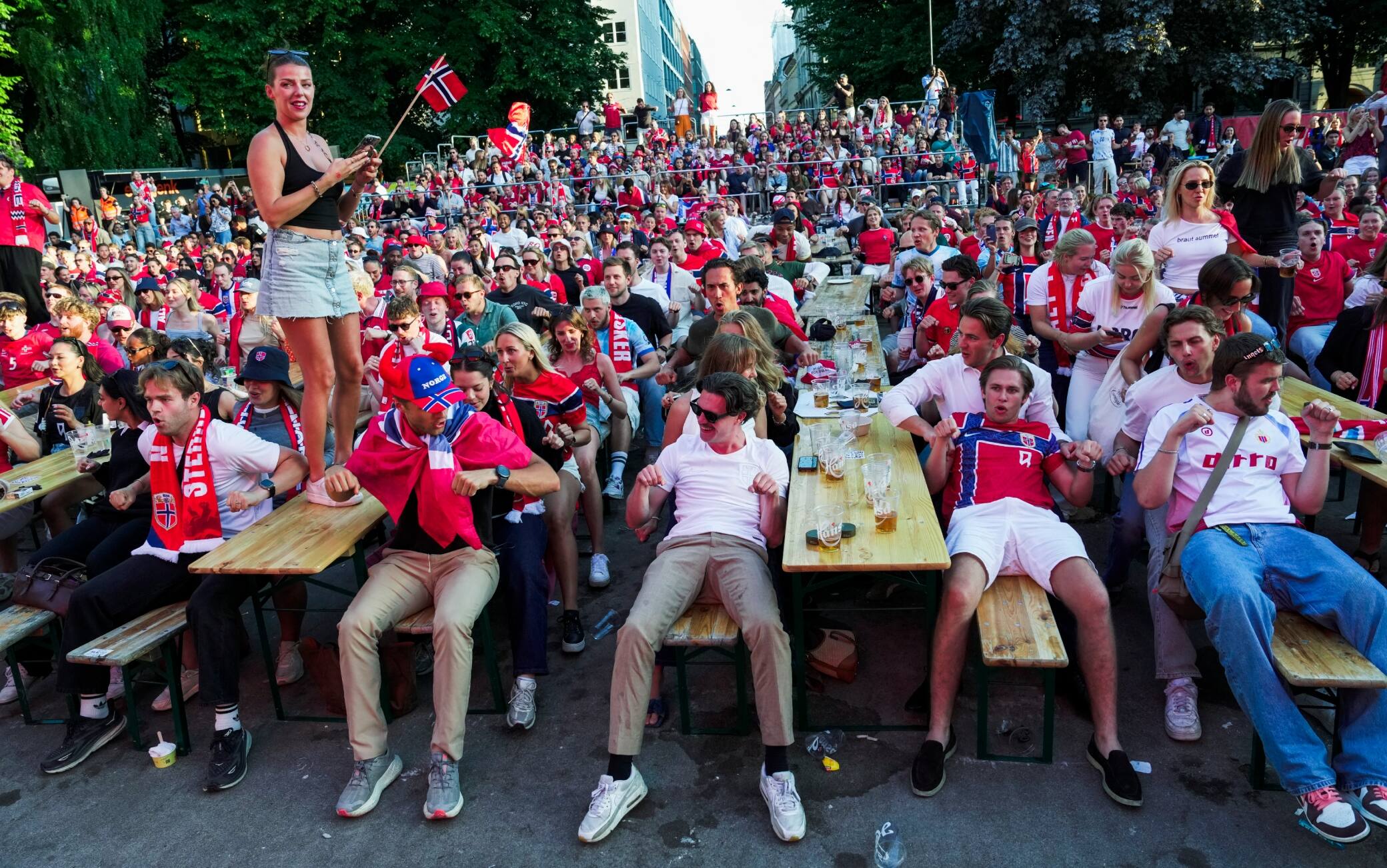 Norvegia, ritorno ad Oslo dopo i Mondiali 2026: Viking Row con 90mila tifosi. Video