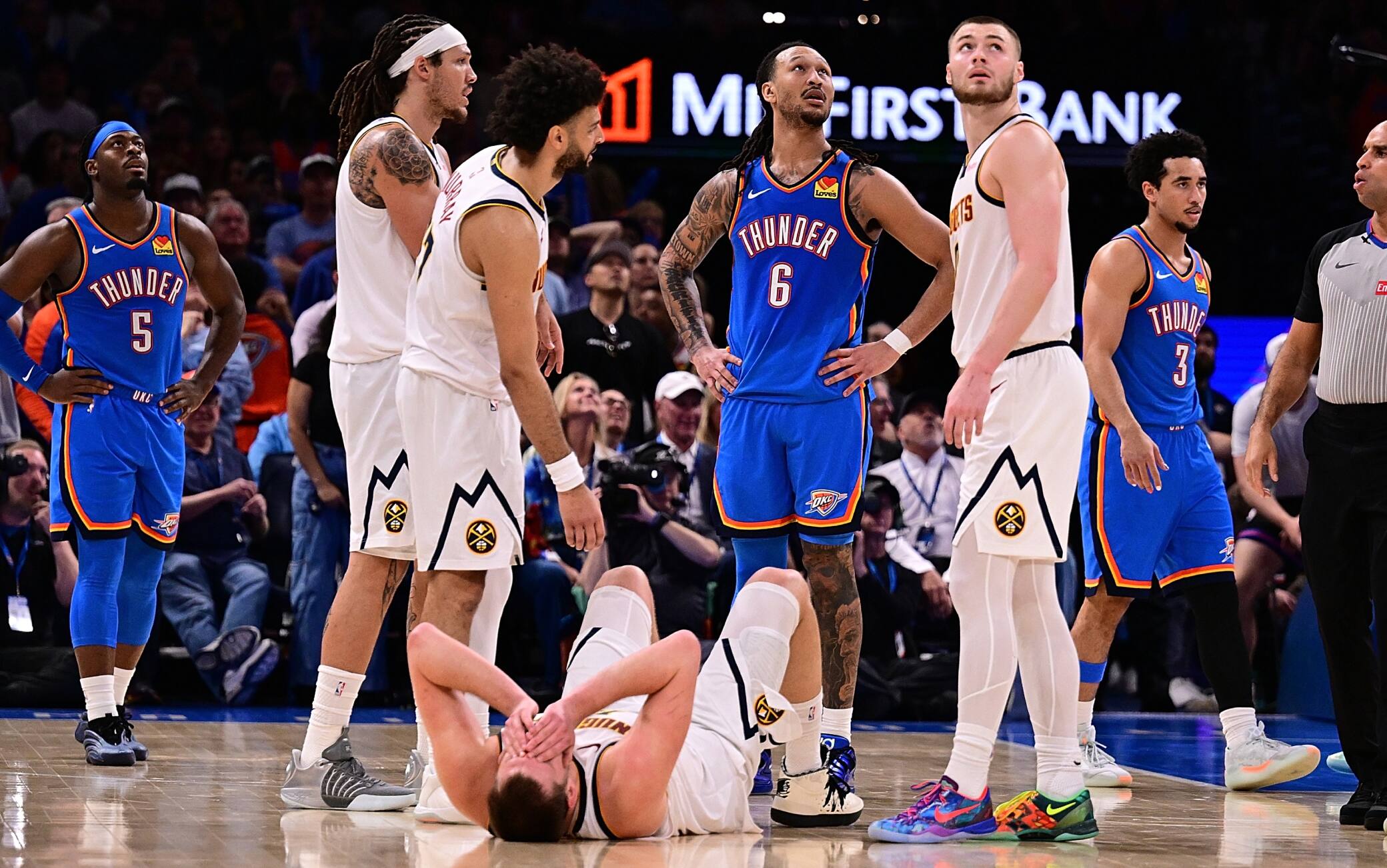 NBA, Luguentz Dort lo fa di nuovo: colpo in faccia a Jokic e fallo flagrant. VIDEO