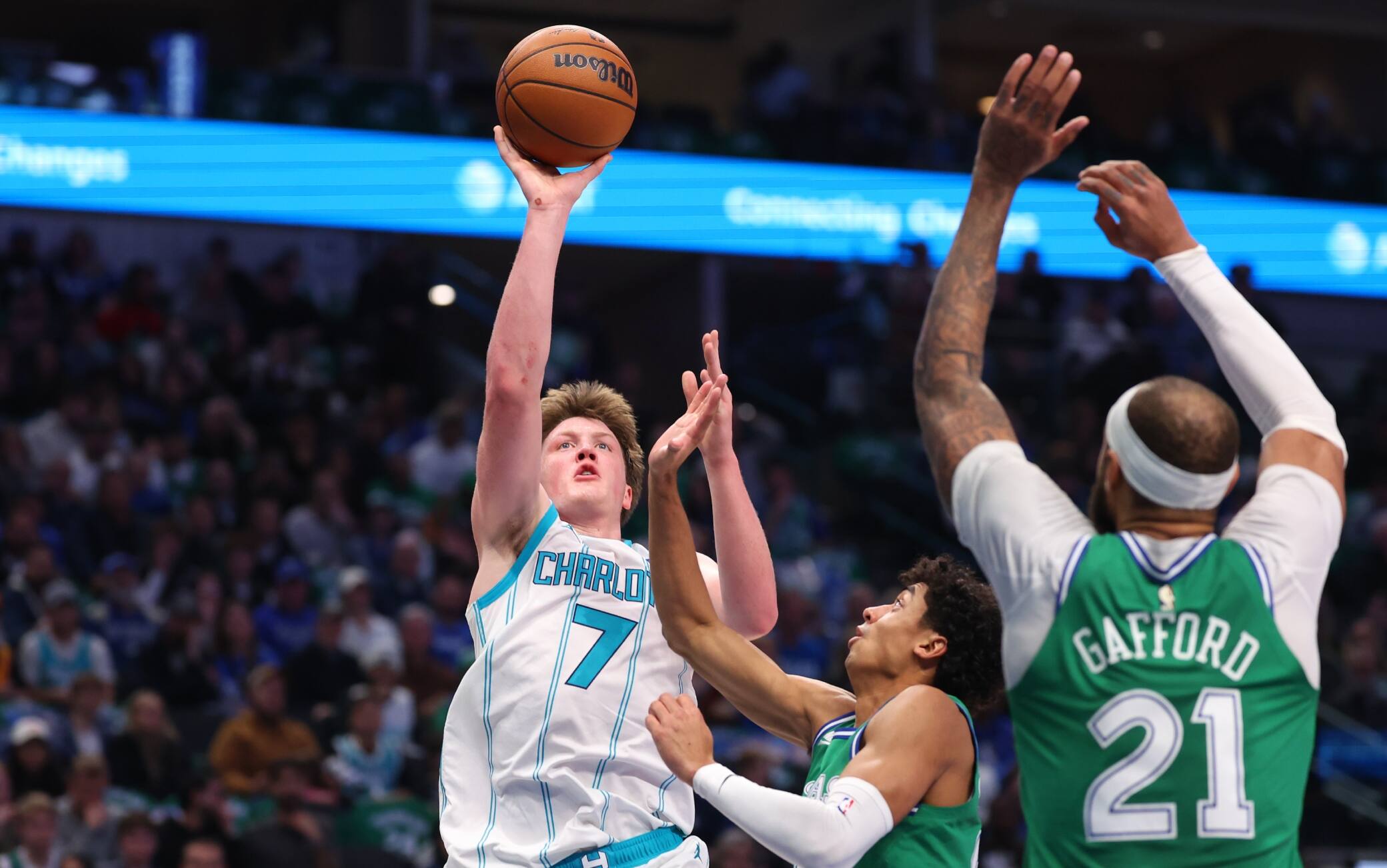NBA, Knueppel fa sognare Charlotte: 34 punti e vittoria nello scontro con Flagg