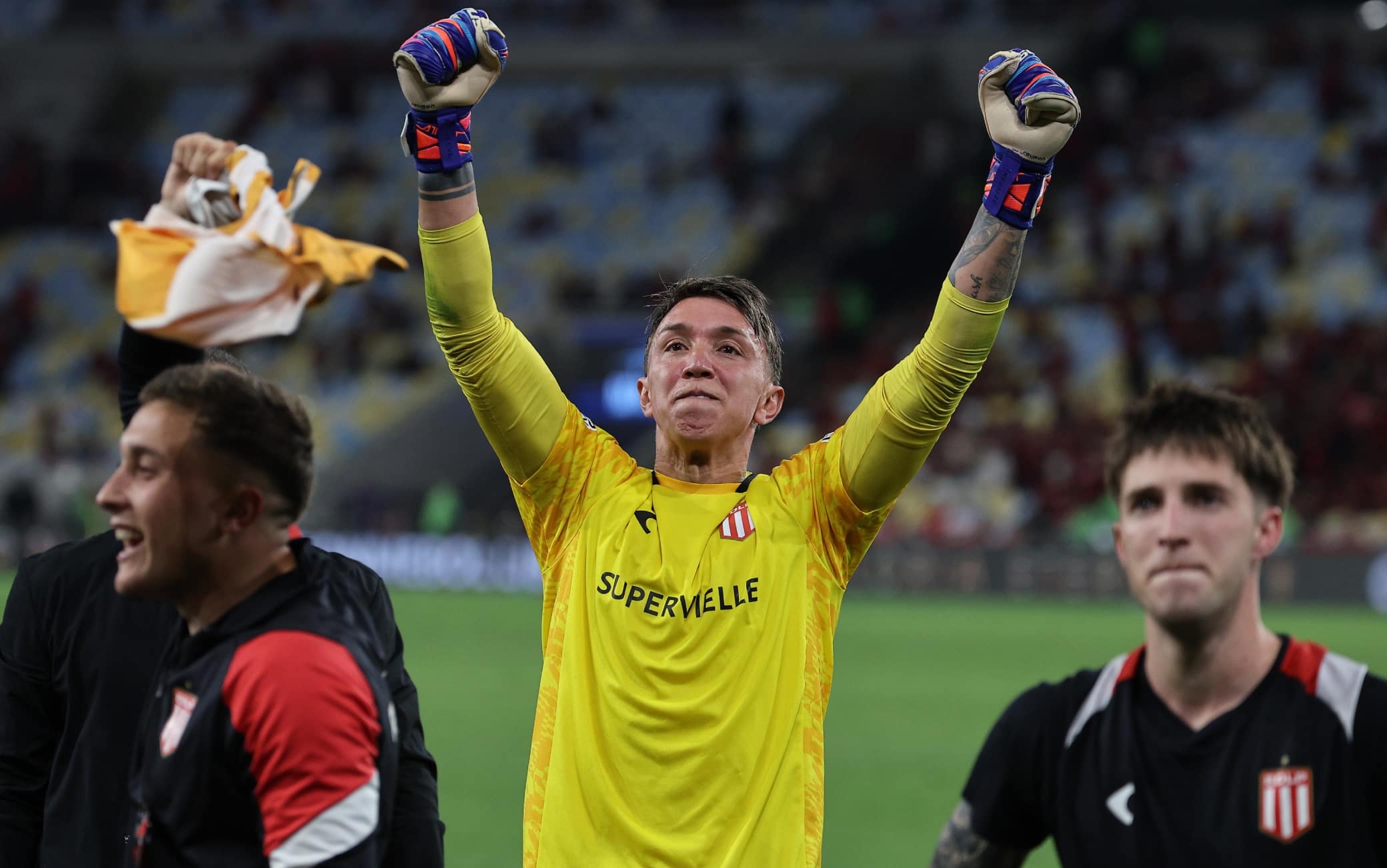 Occhi lucidi, guantoni al cielo: è stata la notte di Muslera