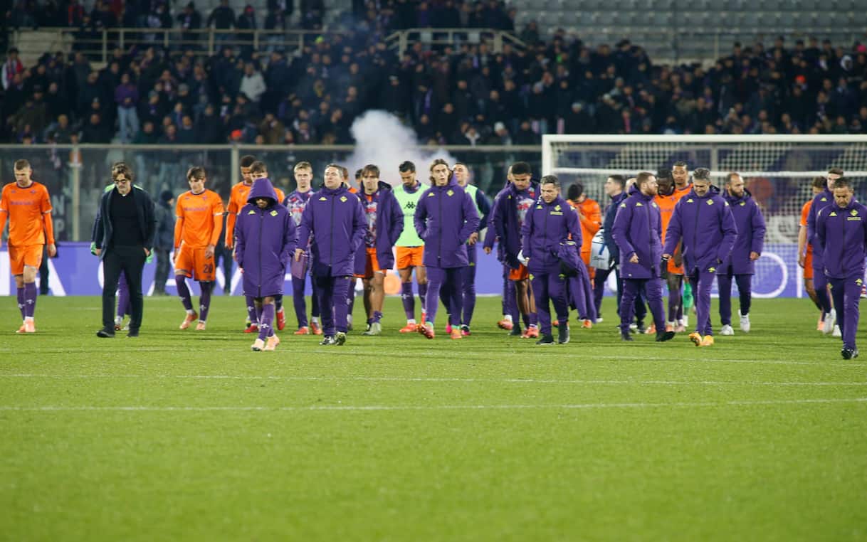 https://sport.sky.it/assets/images/e544d4ea3a8856d5626b7d164e701f7a49bcb7b7/skysport/it/calcio/serie-a/2025/12/20/fiorentina-ultimo-posto-classifica-situazione/fiorentina_triste_Getty.jpg?im=Resize,width=1218