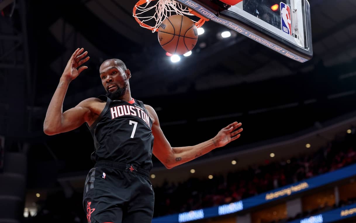 https://sport.sky.it/assets/images/e555db14757bf40e0f07de8388de0fe608ac91c1/skysport/it/nba/video/2026/03/14/durant-nba-houston-rockets-video-1082063/Kevin_Durant_Getty_Houston_Rockets.jpg?im=Resize,width=1218