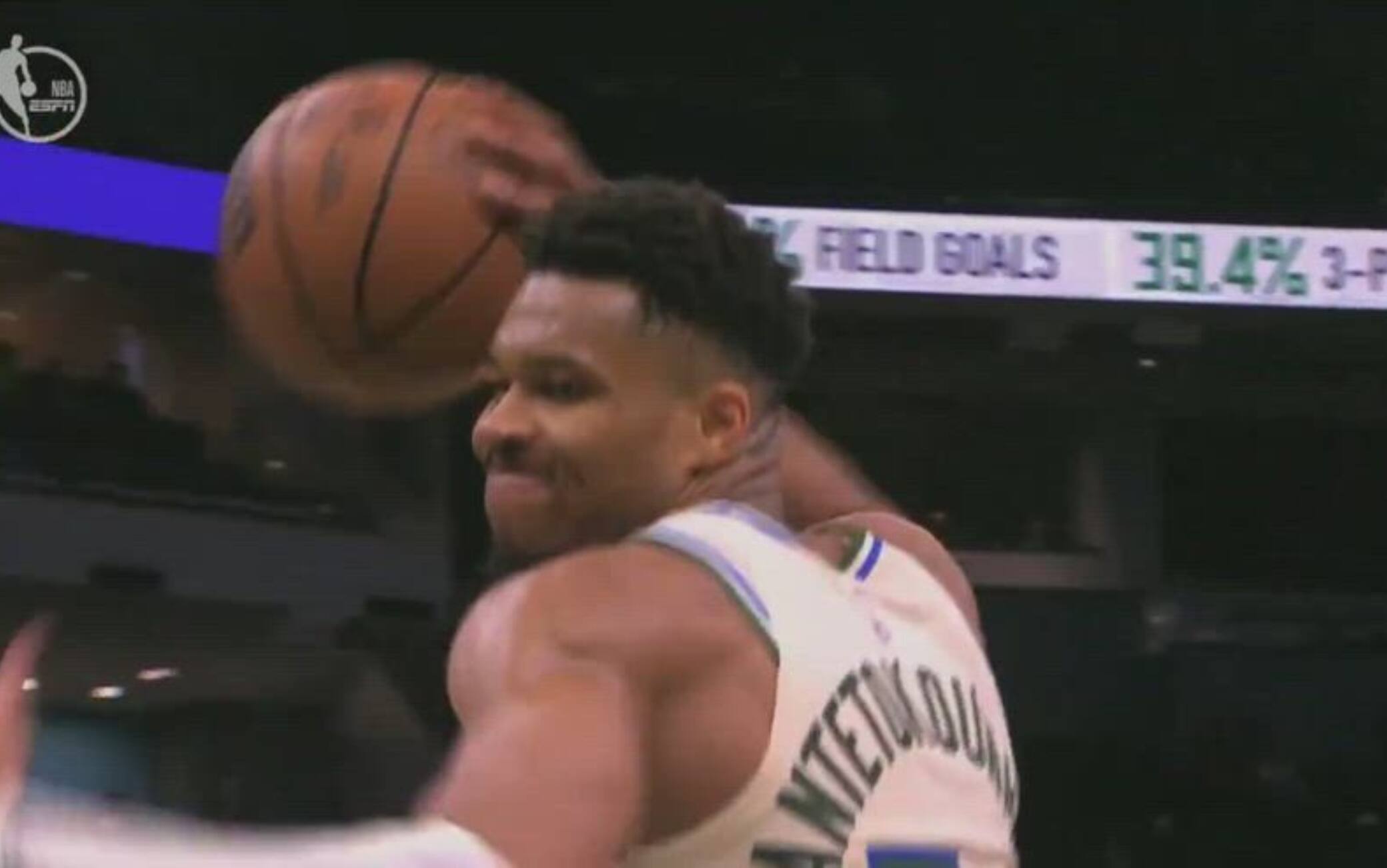 NBA, Milwaukee affonda e Giannis si sfoga: lancia via la palla e si prende un tecnico