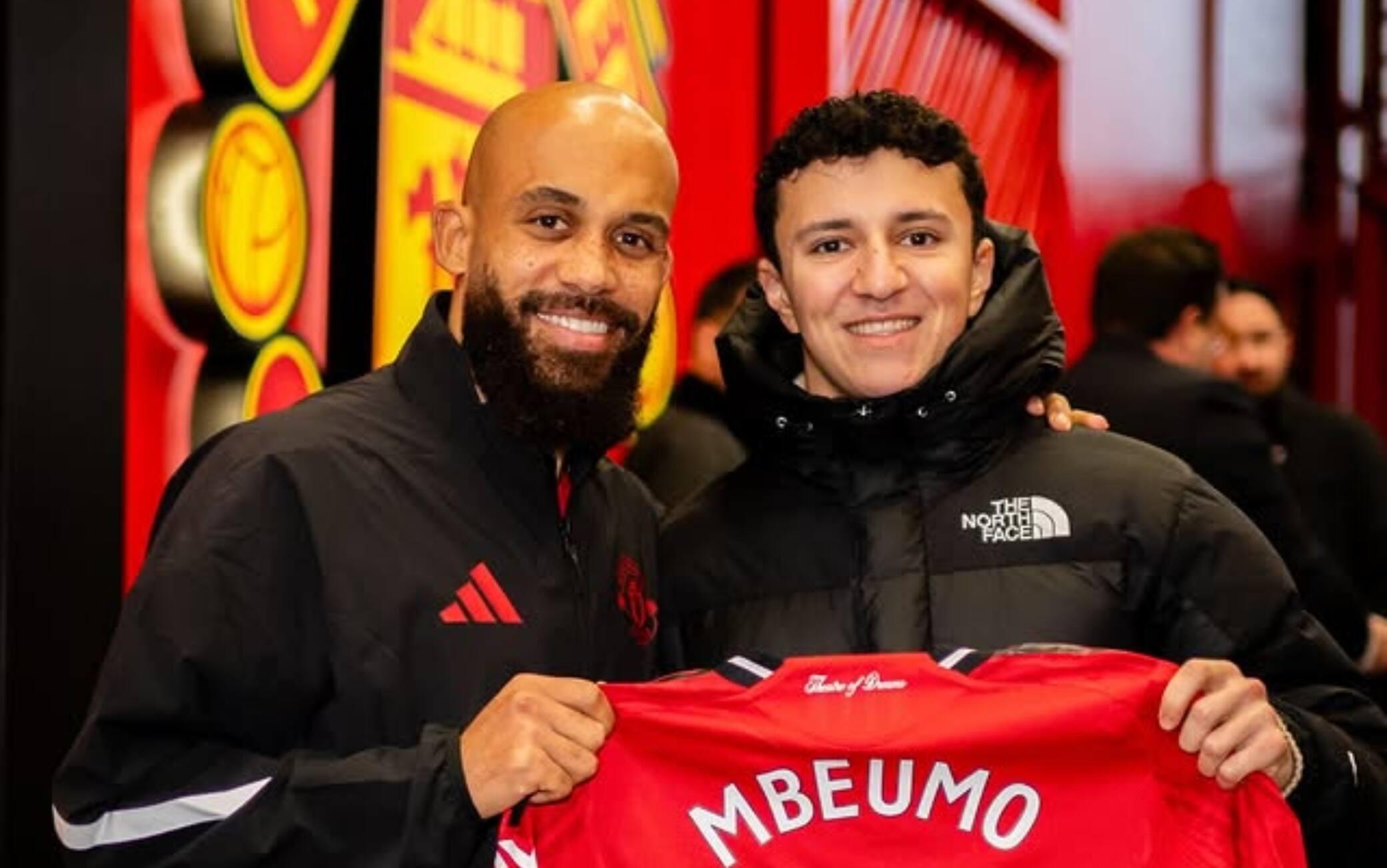 F1, Hadjar (Red Bull) a Old Trafford: ha seguito Manchester United-Tottenham. FOTO