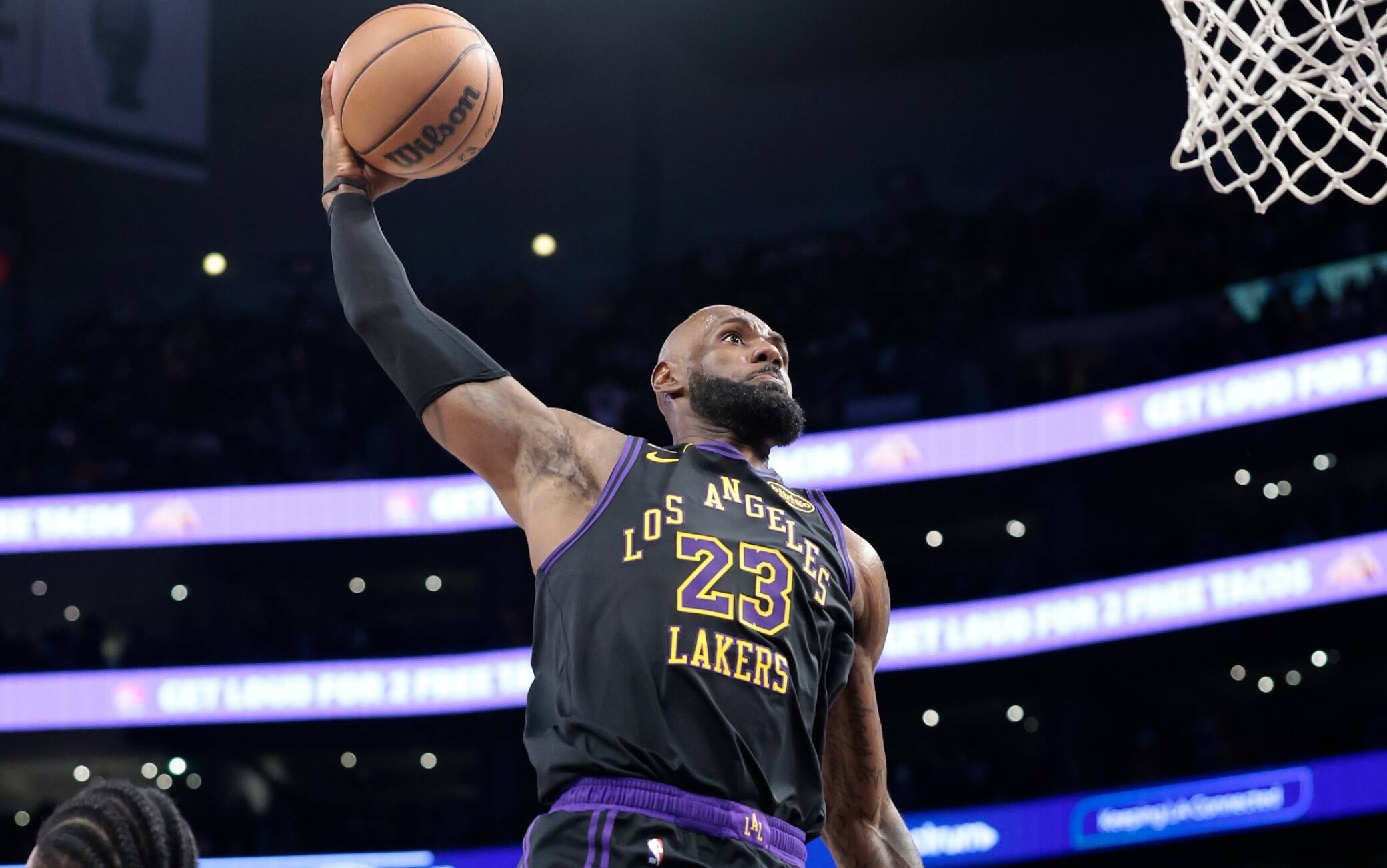 NBA, Smart inventa e LeBron finalizza nella top-5 della notte. VIDEO