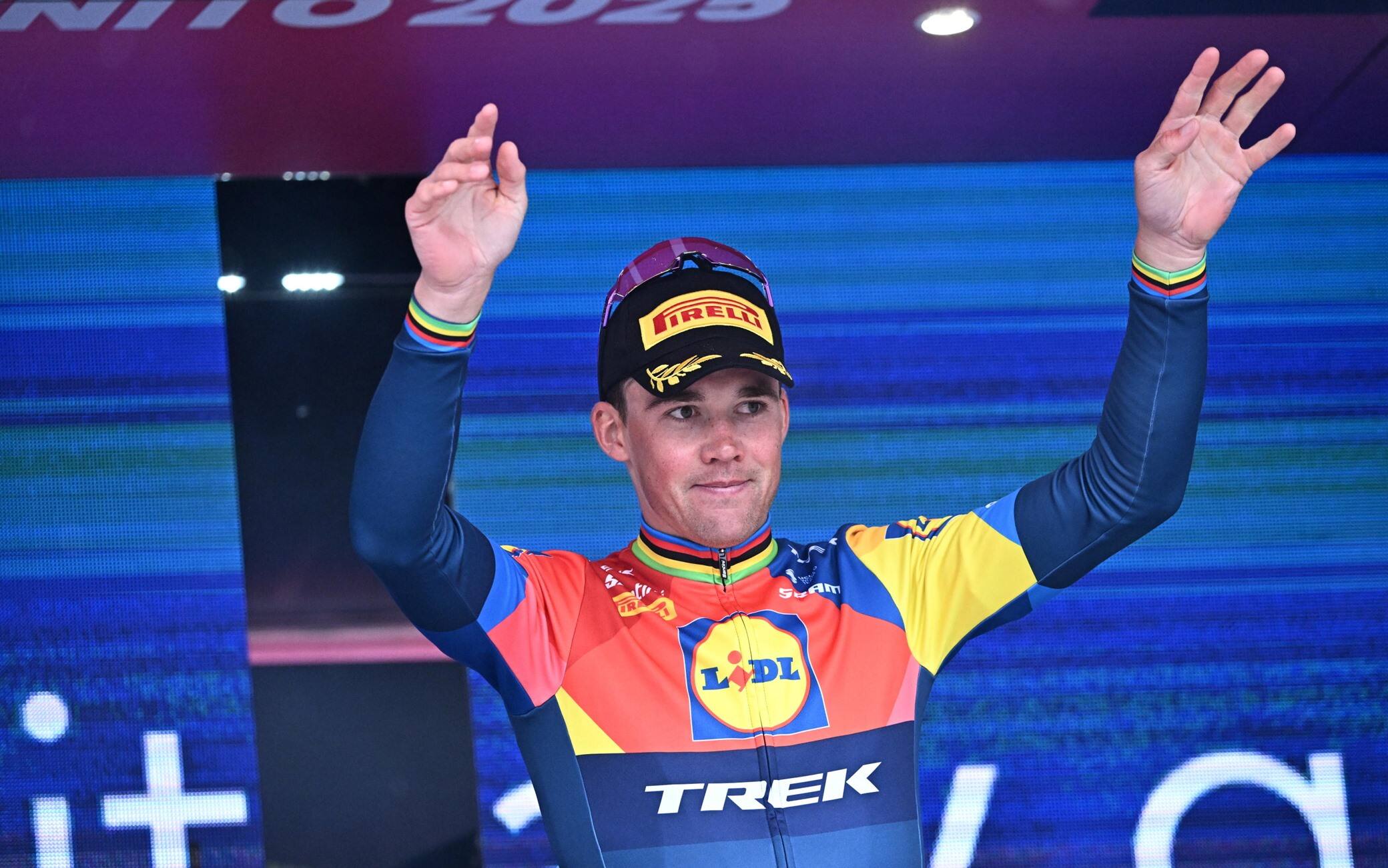 Mads Pedersen, infortunio dopo caduta alla Volta Valenciana: dovrà operarsi