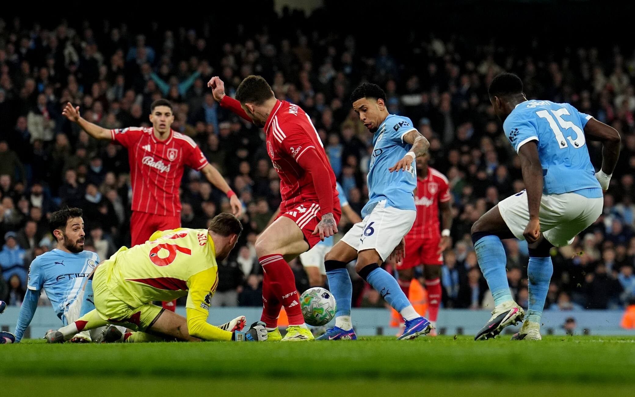 City-Nottingham, finale pazzesco: Murillo salva sulla linea al 99'. VIDEO