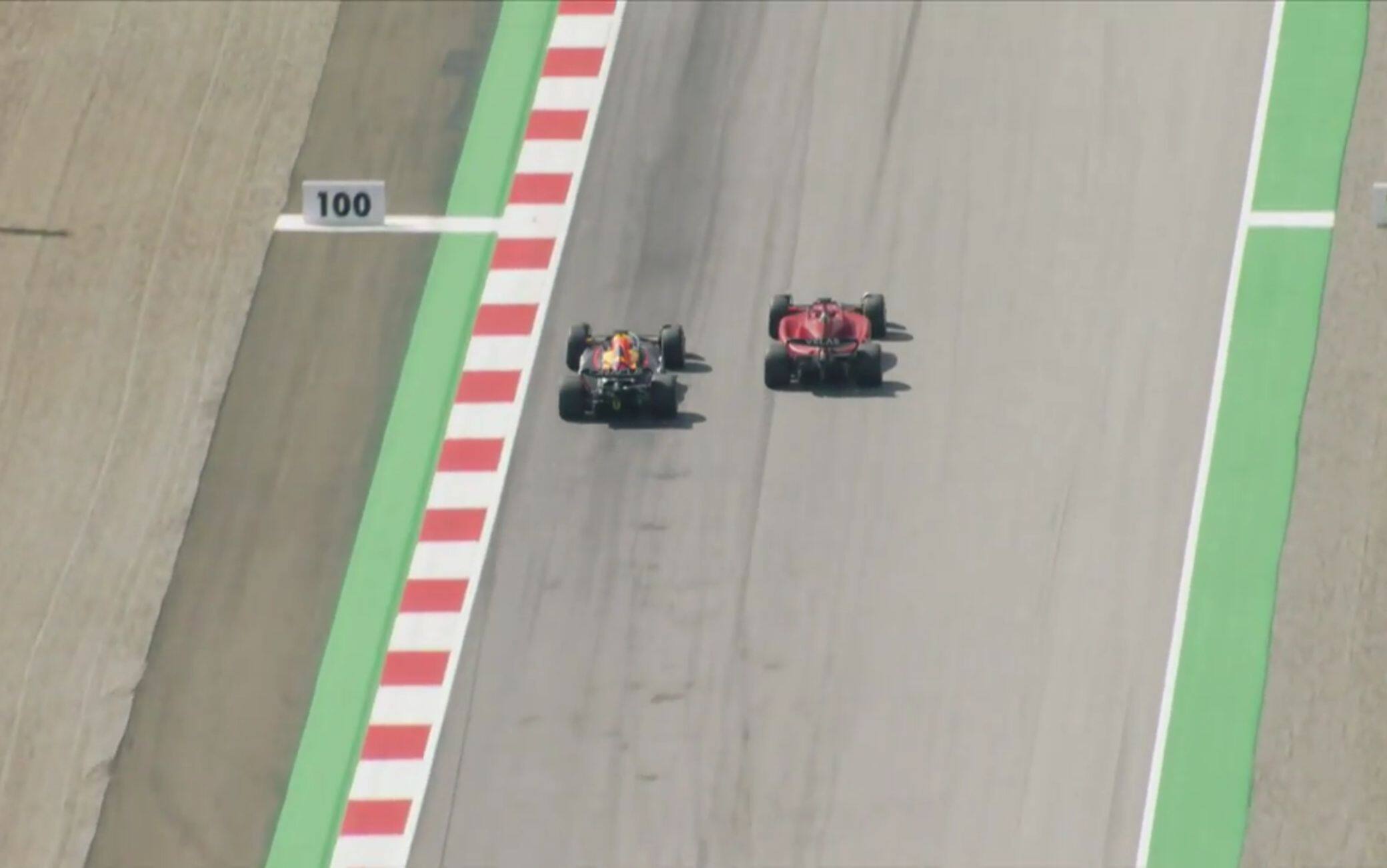 33° GIRO - La battaglia Ferrari-Red Bull continua. Passa ancora Lelcerc! Si riprende il primo posto ancor prima della curva 3 e tenta la fuga