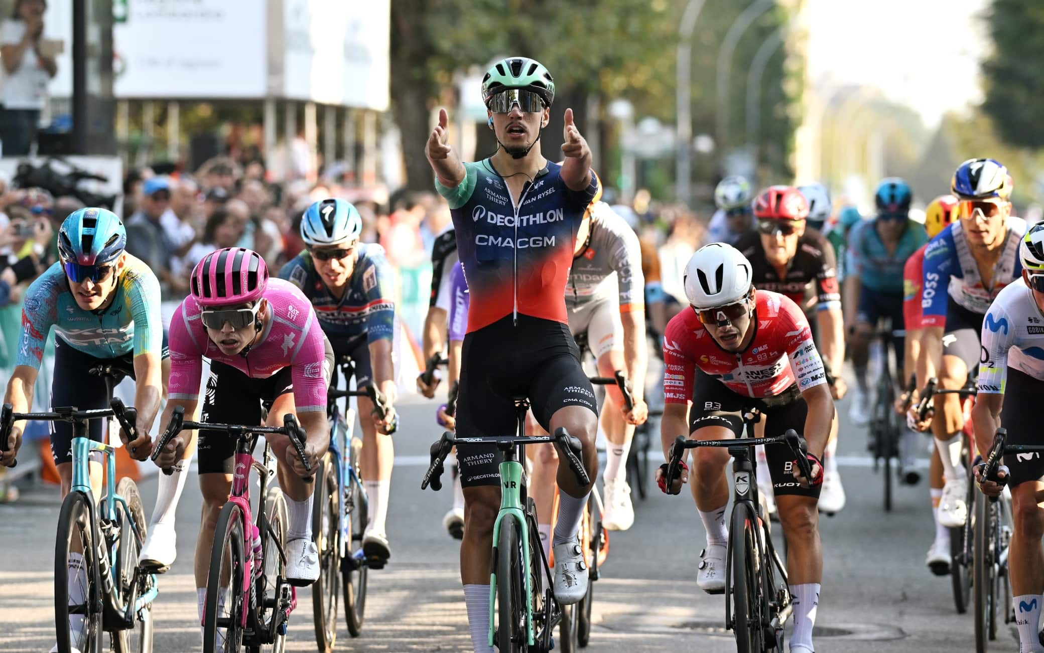 Bernocchi, lo sprint parla francese: Isidore batte Dati