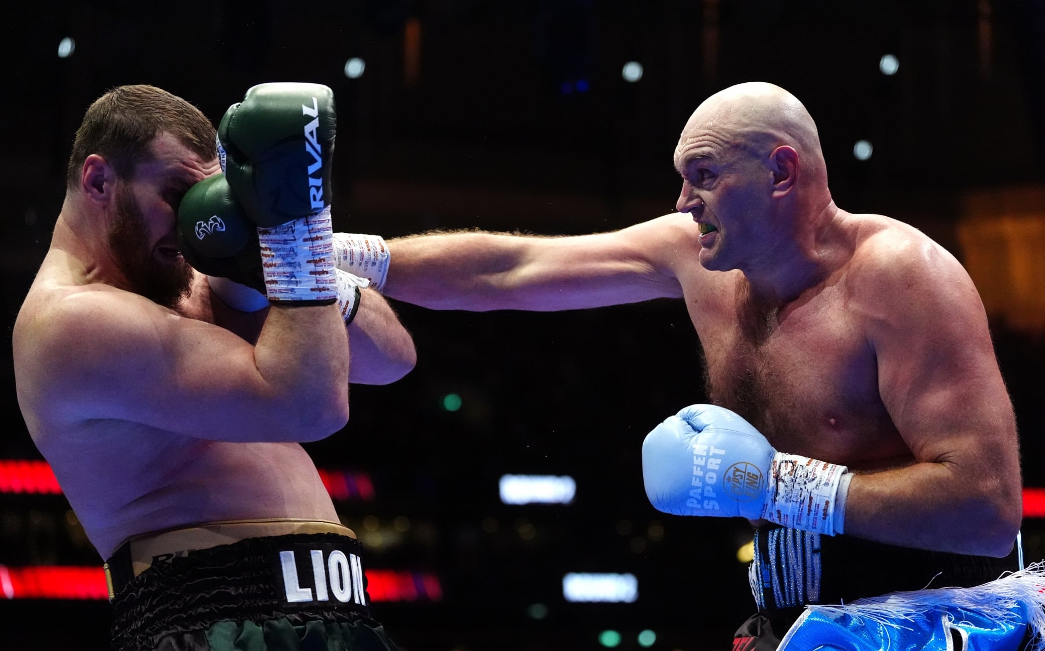 Boxe, Tyson Fury batte Makhmudov ai punti, poi sfida Joshua: "Ti inseguo da dieci anni"