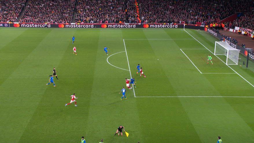 Arsenal Leverkusen, comica caduta del guardalinee