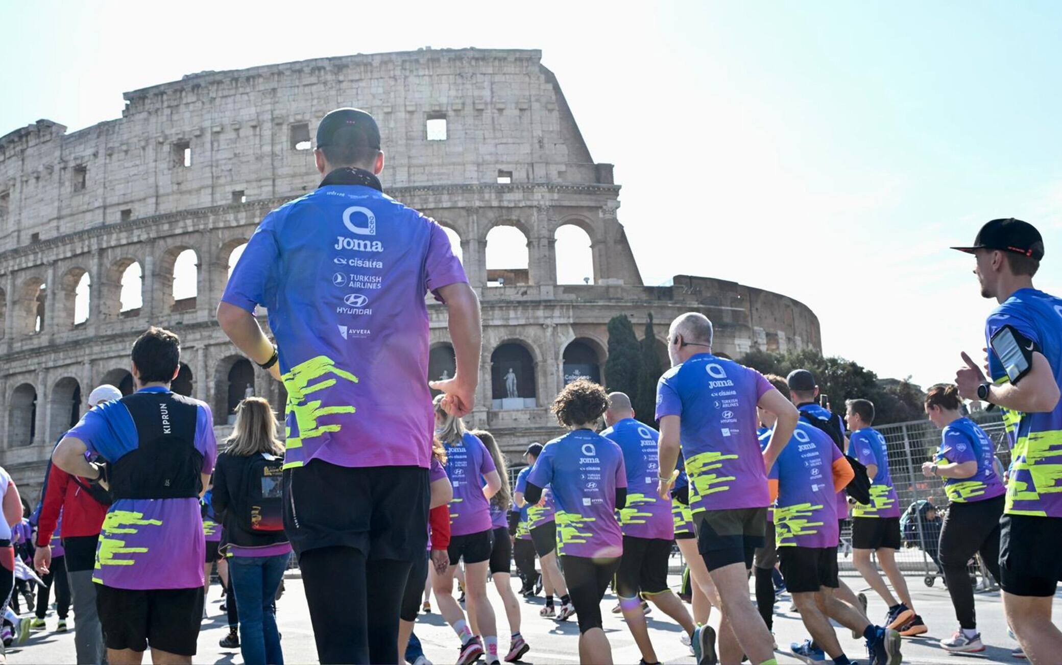 Maratona di Roma, festa alla Acea Fun Run: in 20 mila ai Fori Imperiali. LE FOTO