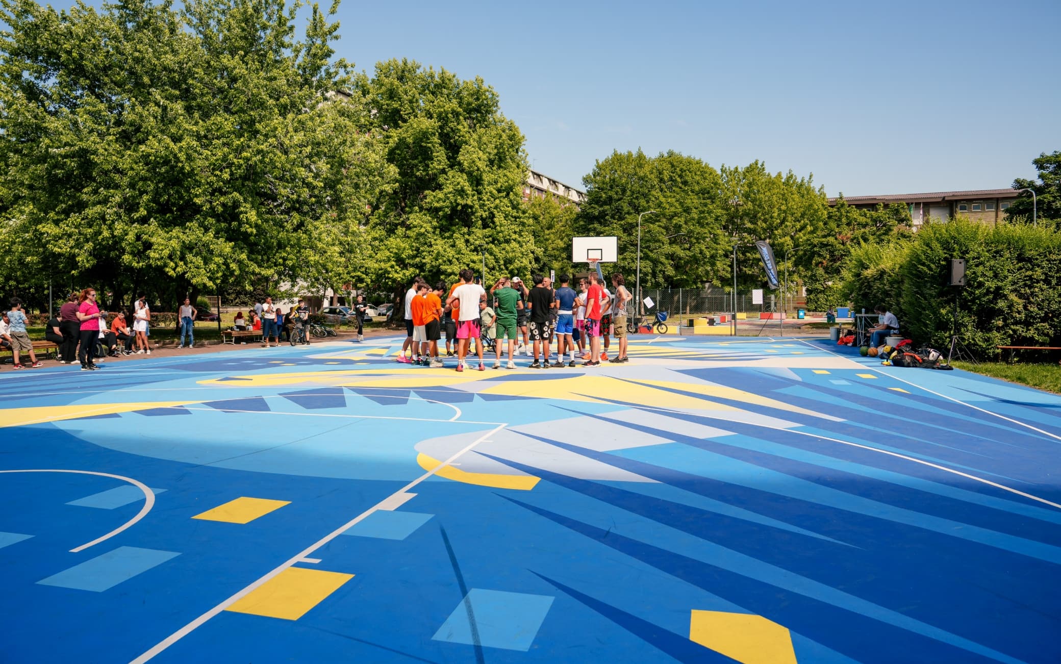 Milano, voglia di basket: in Piazza Paci (zona Barona) apre un campetto
