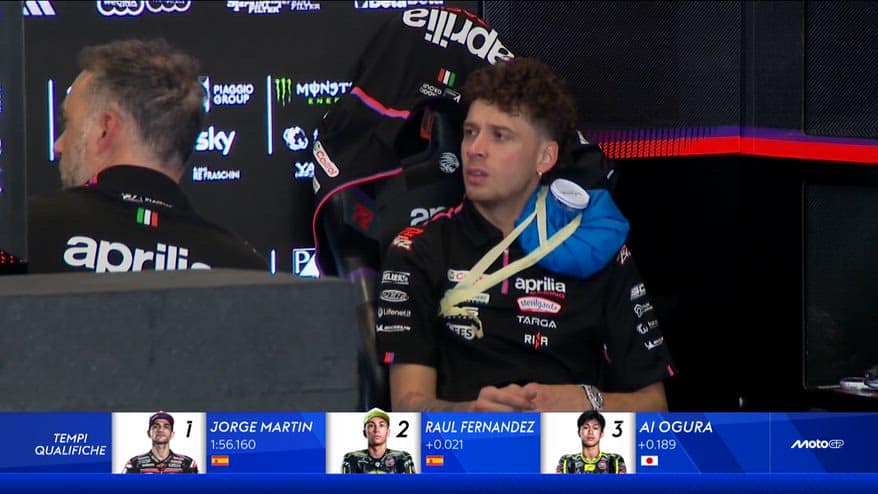 Bezzecchi, ghiaccio sulla spalla nei box a Silverstone