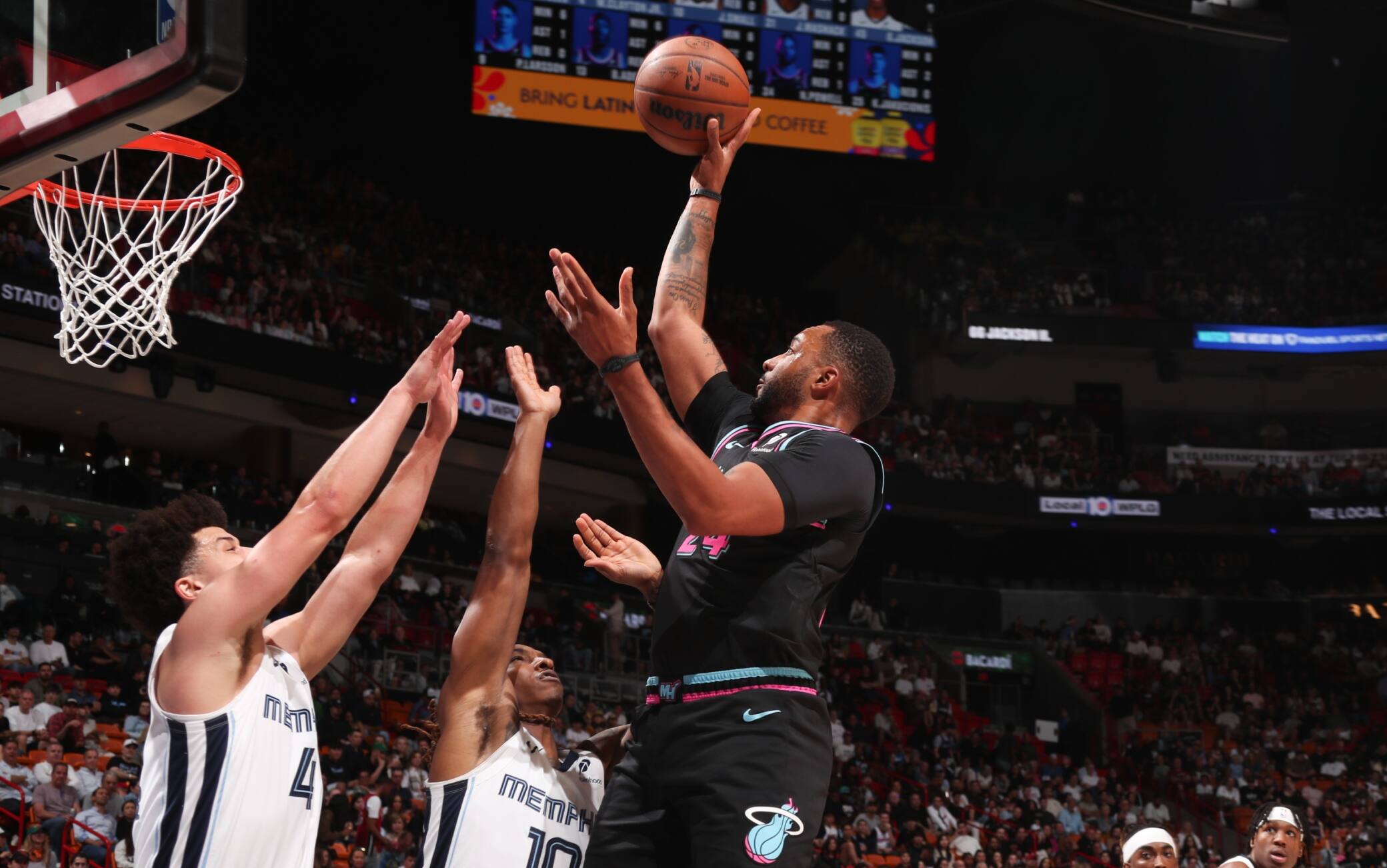 NBA, Norman Powell danza in area come Michael Jordan: il meglio della notte