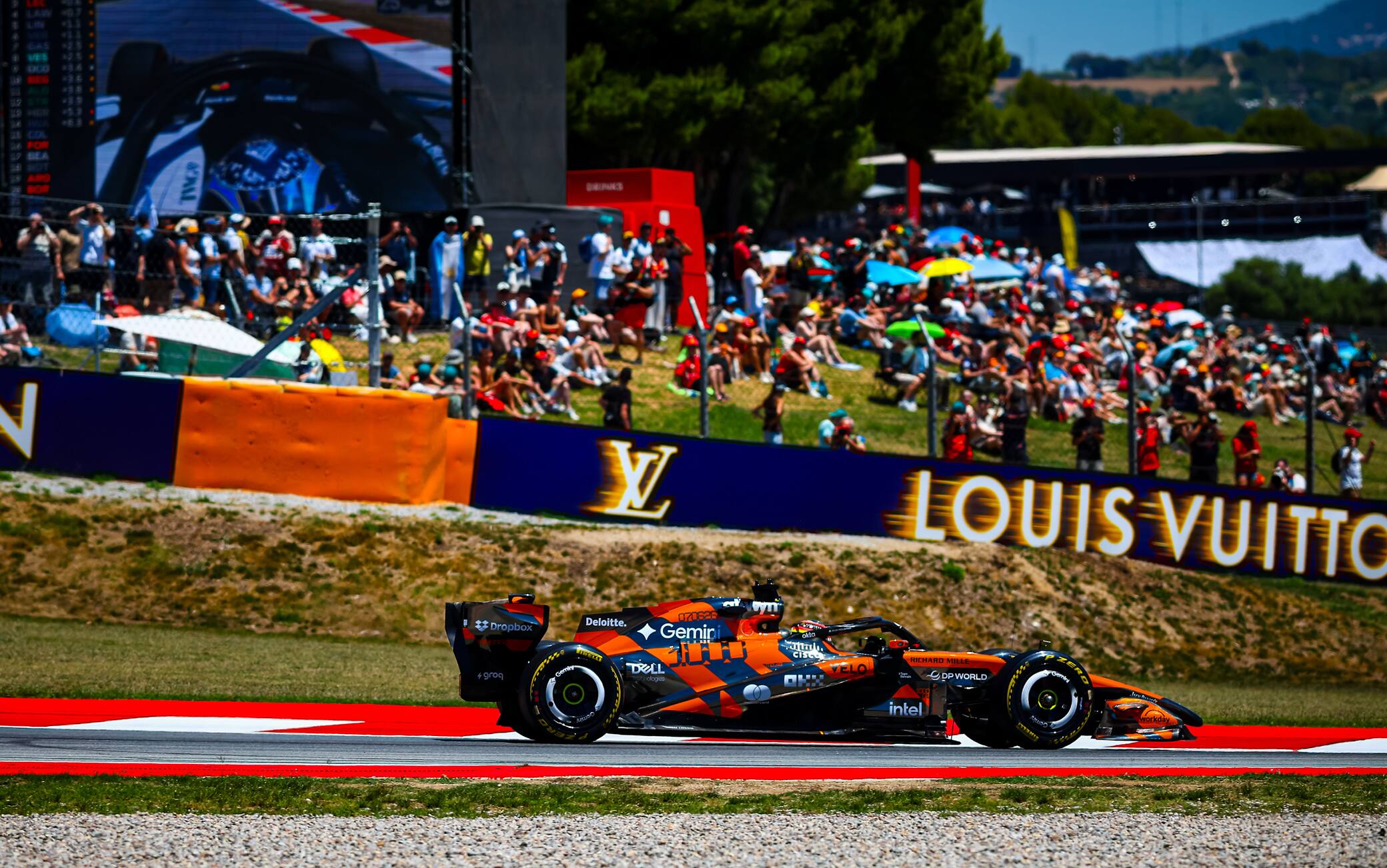 Mercedes e McLaren favorite per il GP Barcellona, poi Verstappen e Ferrari per il podio