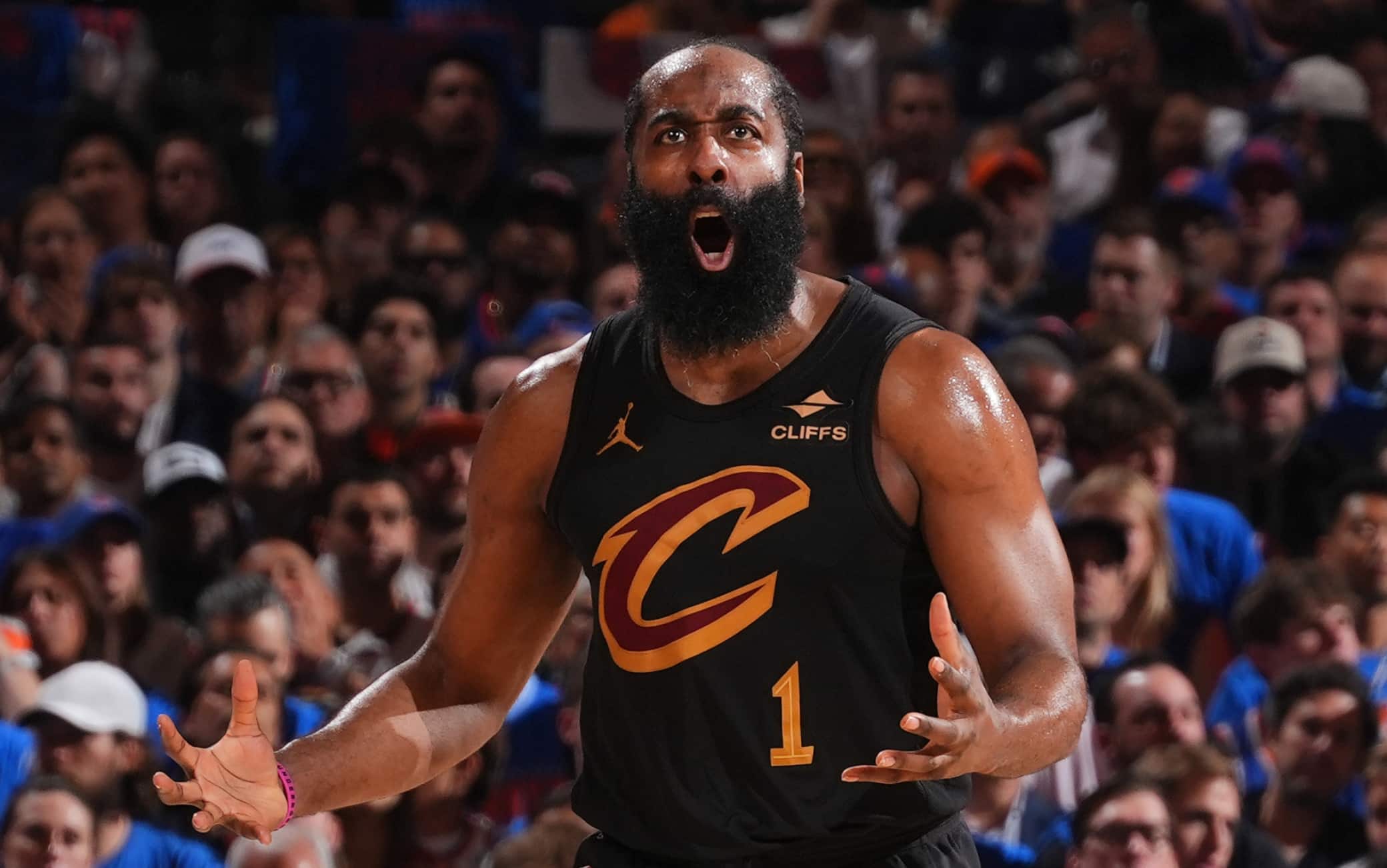 Playoff NBA, Harden attaccato senza pietà da Brunson in campo e Brown in conferenza
