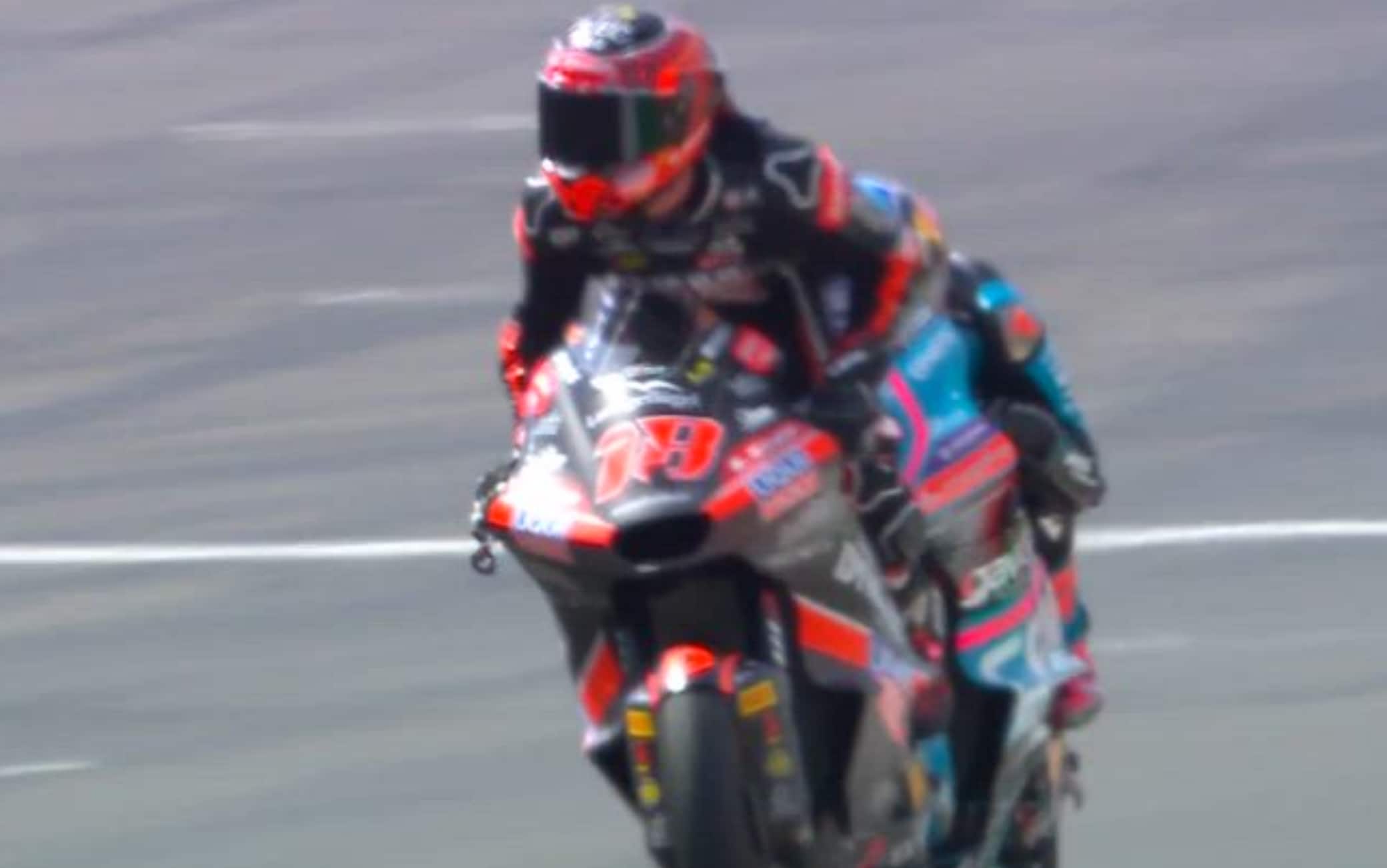 Clamoroso in Moto2: Gonzalez esulta un giro prima e perde la gara! VIDEO